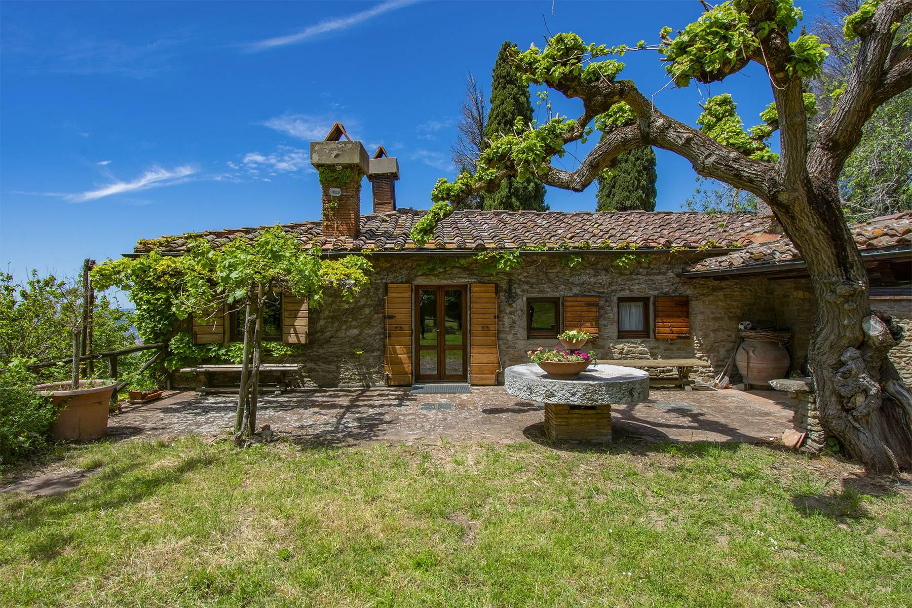Typisch toskanisches Bauernhaus mit bezauberndem Blick auf Arezzo - 1
