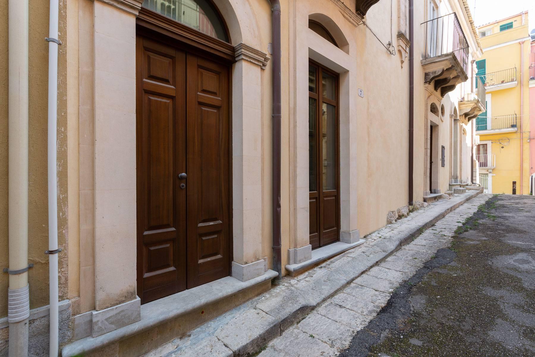Exclusive house in the historical centre of Ragusa - 24
