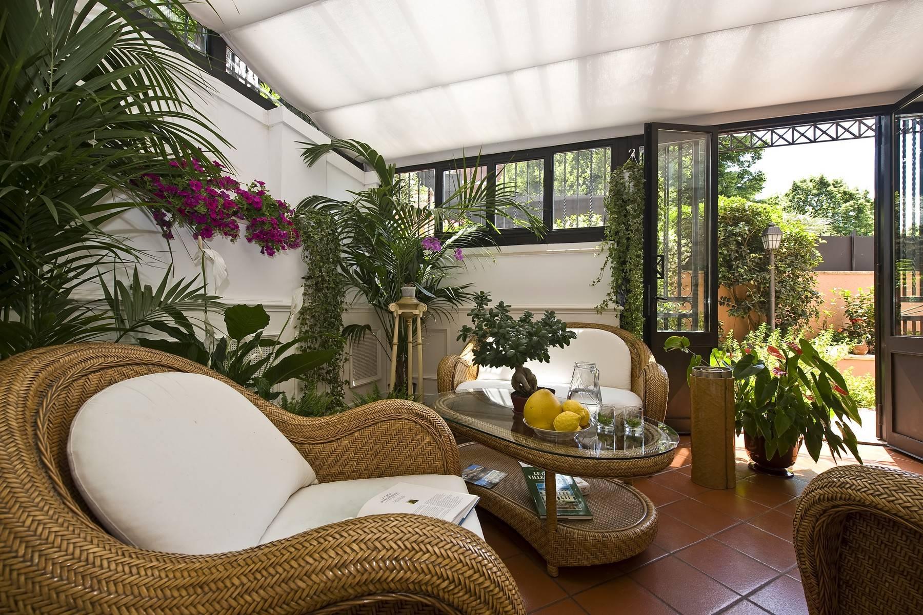 Luxurious villa with private garden - 26