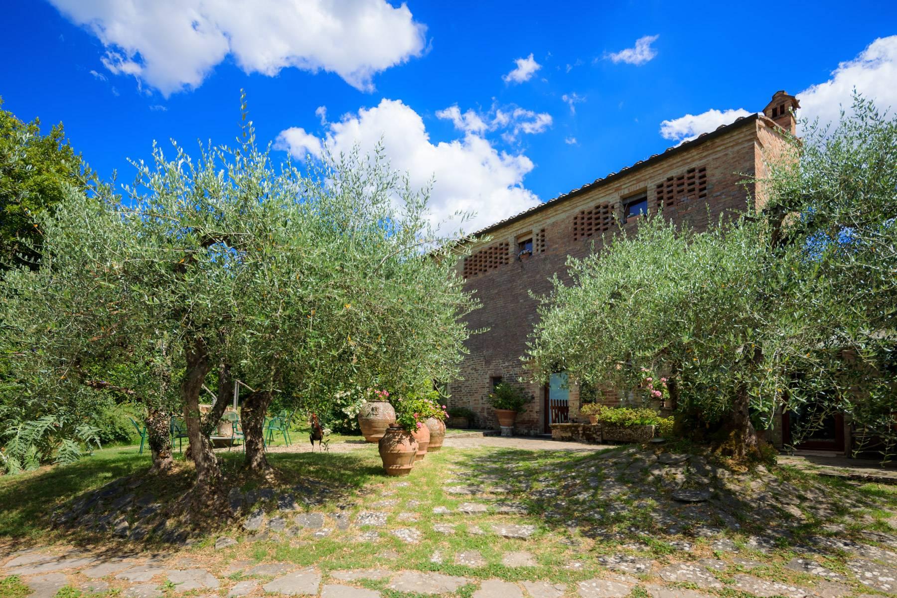 Enchanting farmhouse with agriturismo on the outskirts of Siena - 3