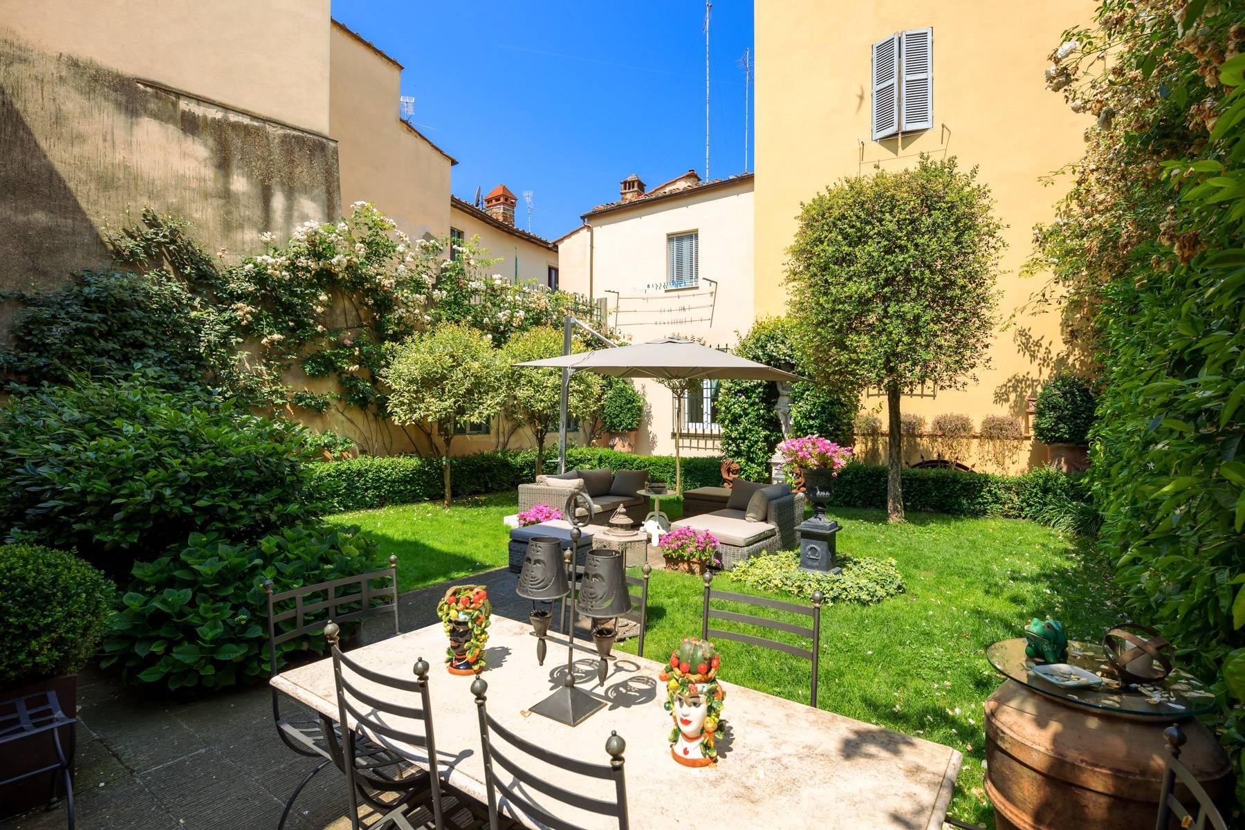 Lussuoso appartamento con giardino ad Arezzo - 9