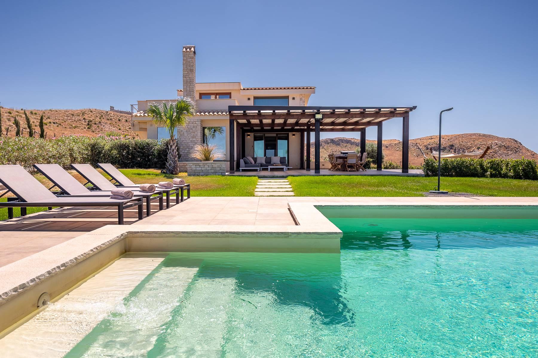 Exclusive villa with pool and Mediterranean sea view - 1
