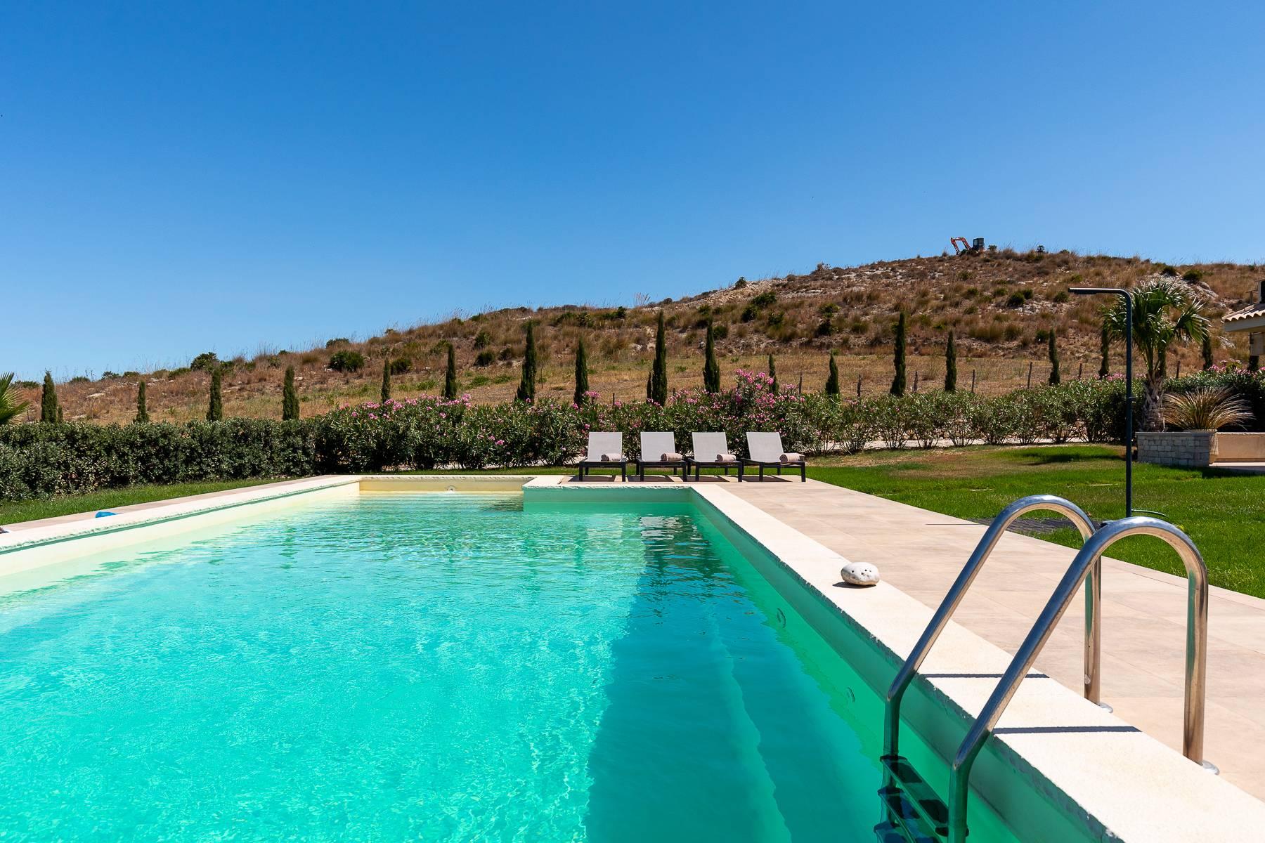 Exklusive Villa mit eindrucksvollem Blick auf das Mittelmeer - 13