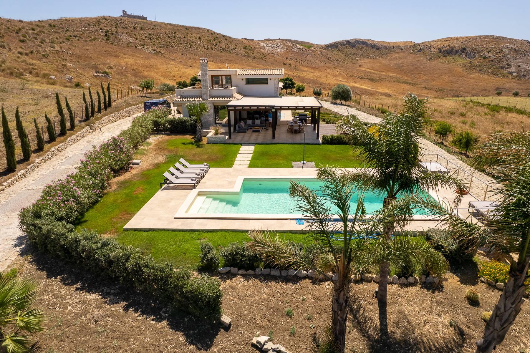 Exclusive villa with stunning views on the Mediterranean sea - 1