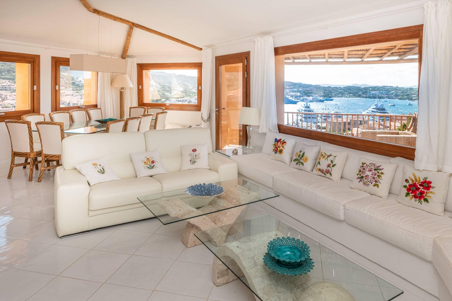 Богатая частная вилла с прекрасным панорамным видом на залив и пристань Порто Черво. - 9