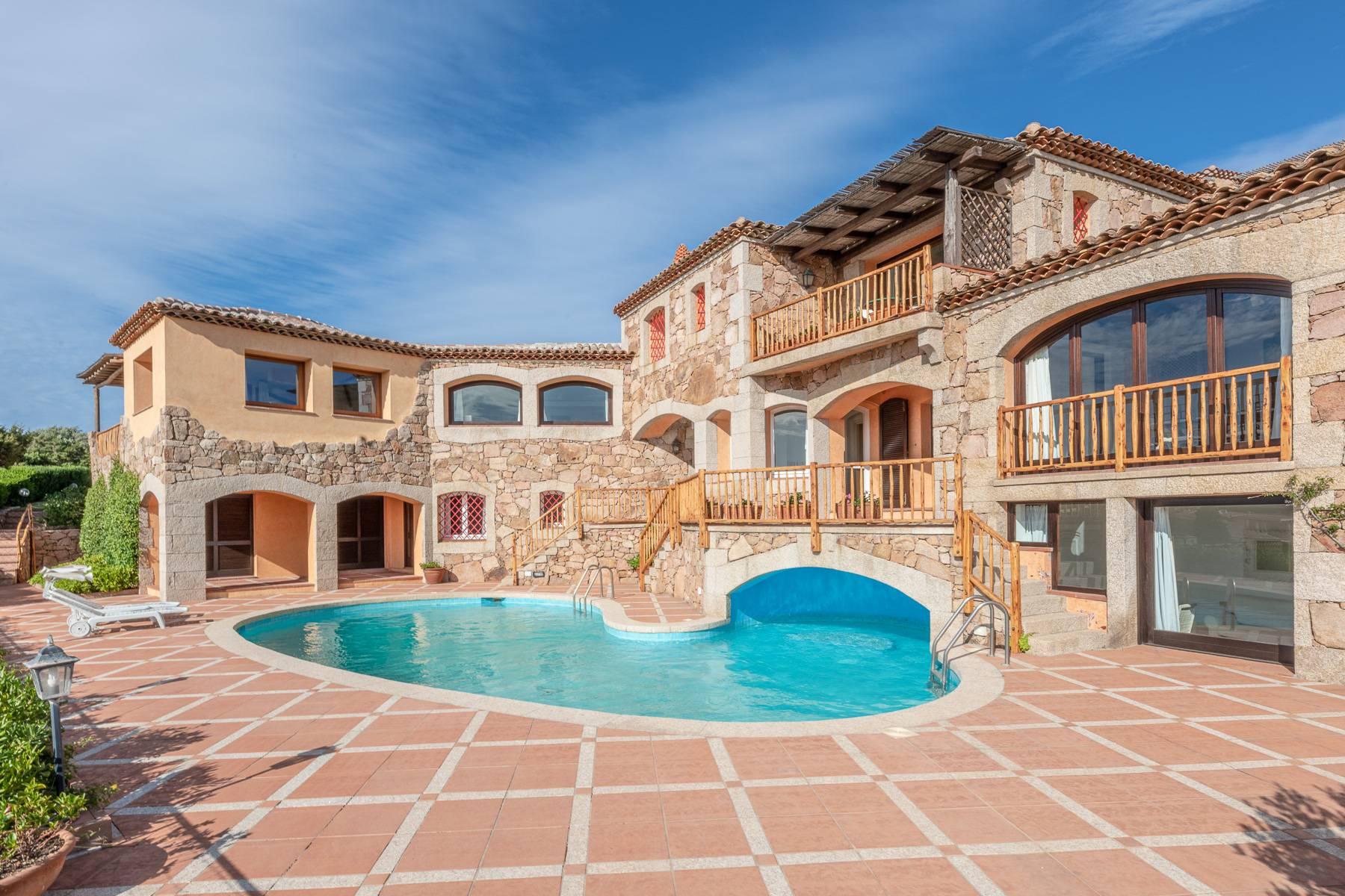 Important independent villa with beautiful panoramic views of the bay and marina of Porto Cervo. - 3