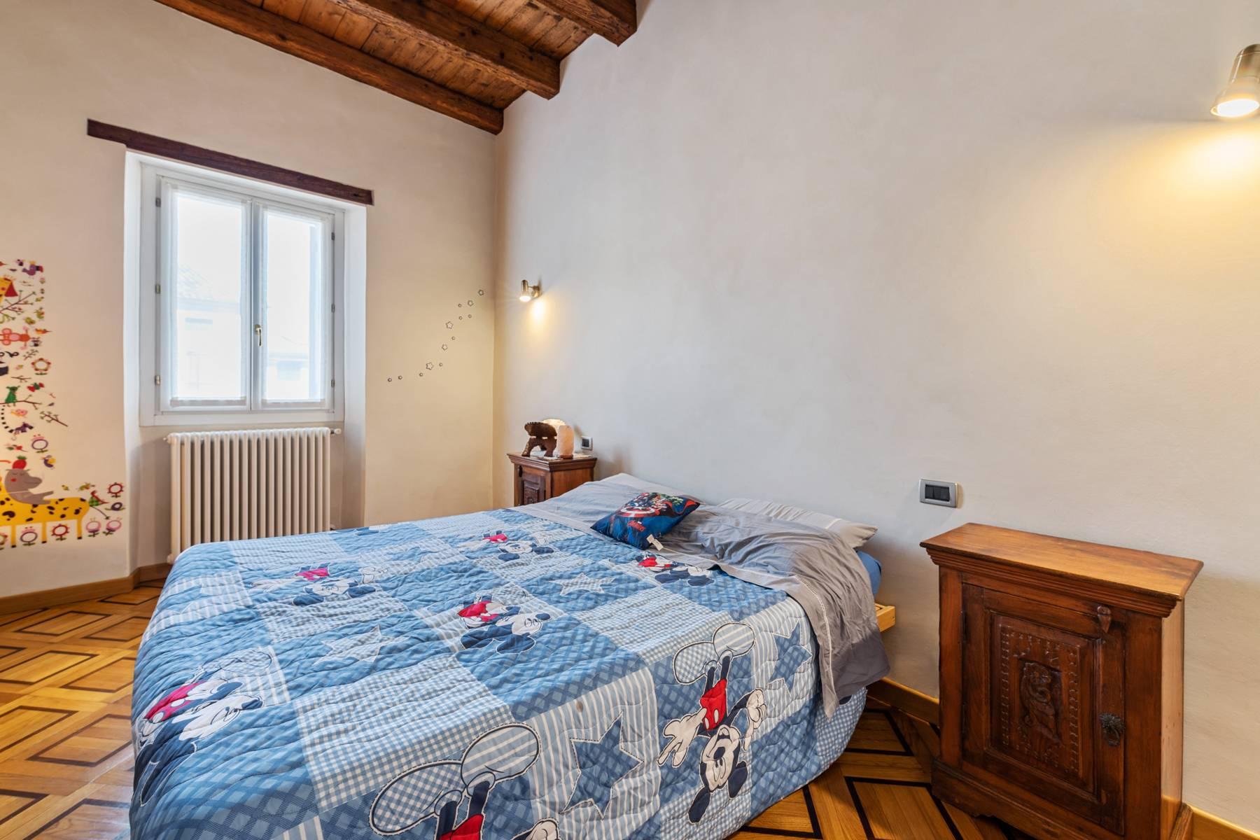 Elegant 15th century building, completely renovated in the historic center of Serravalle - 16