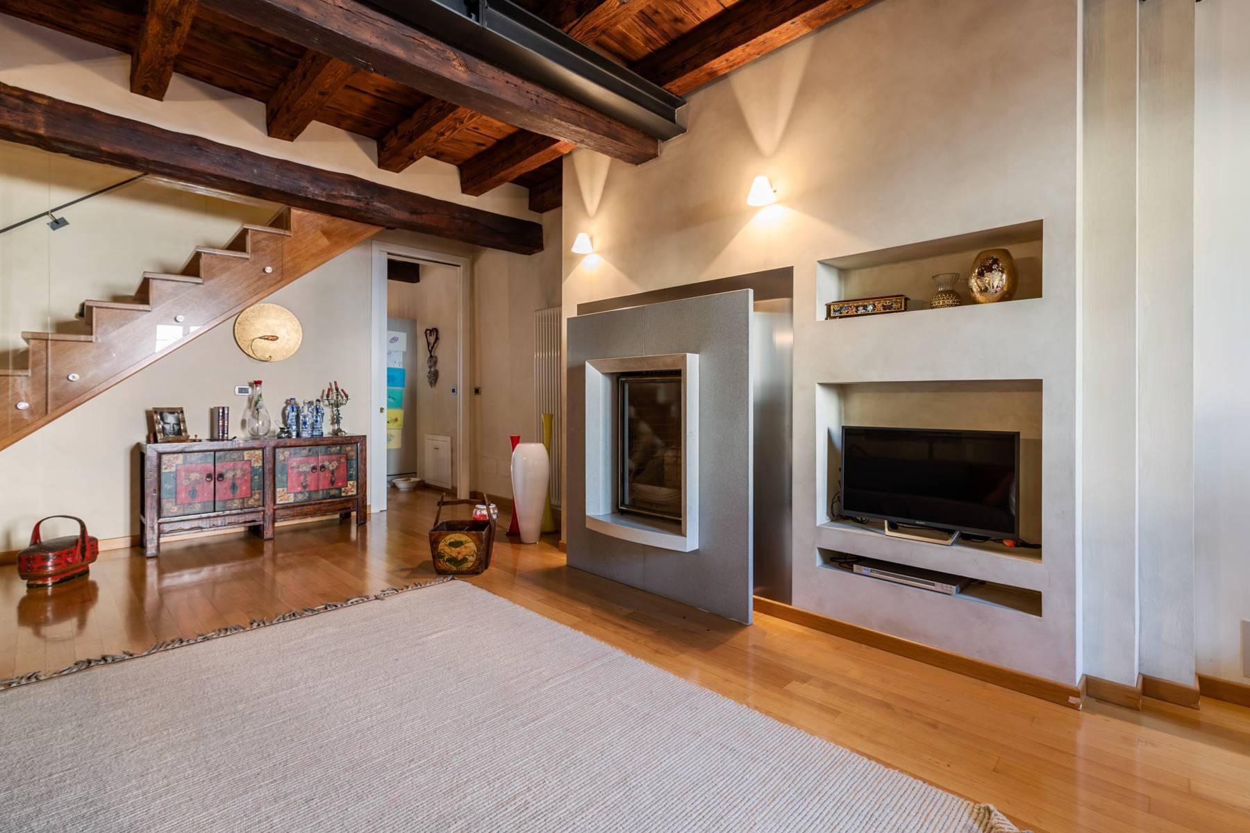 Elegant 15th century building, completely renovated in the historic center of Serravalle - 2