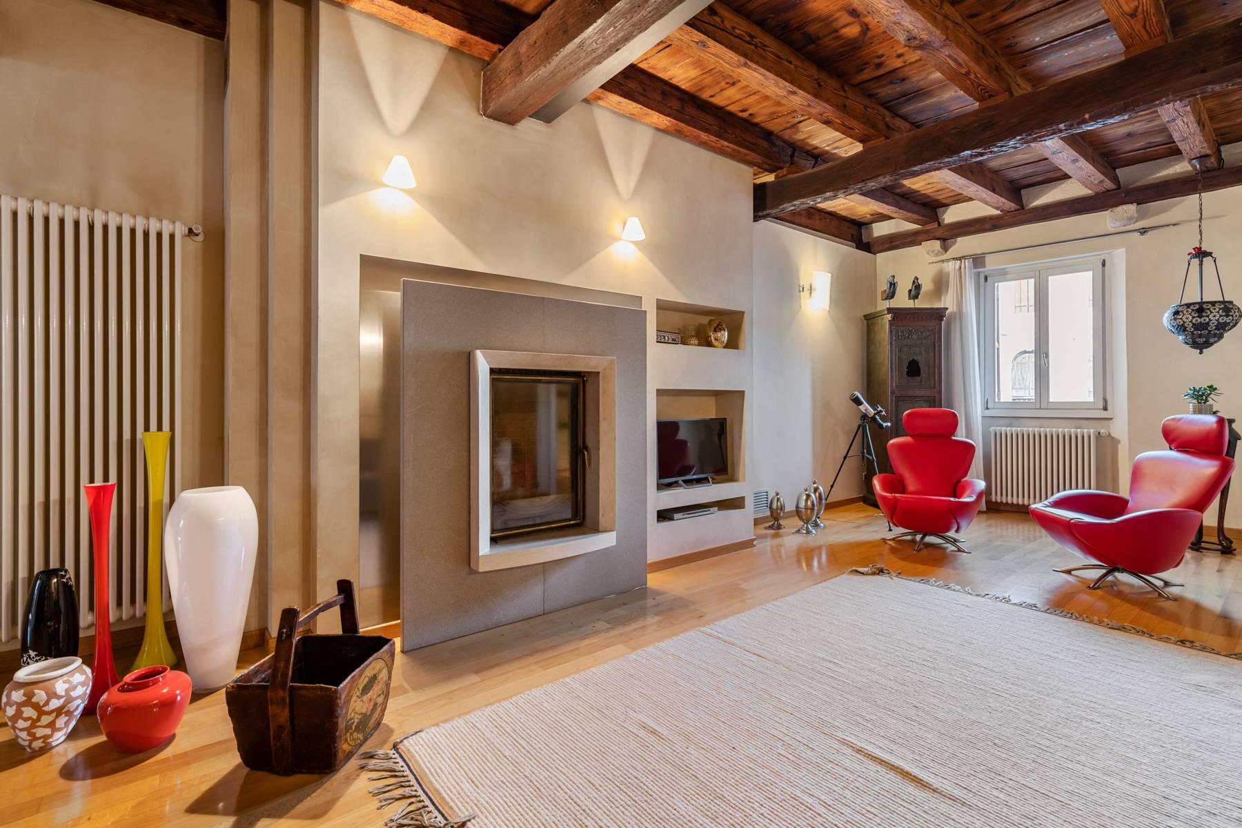 Elegant 15th century building, completely renovated in the historic center of Serravalle - 5