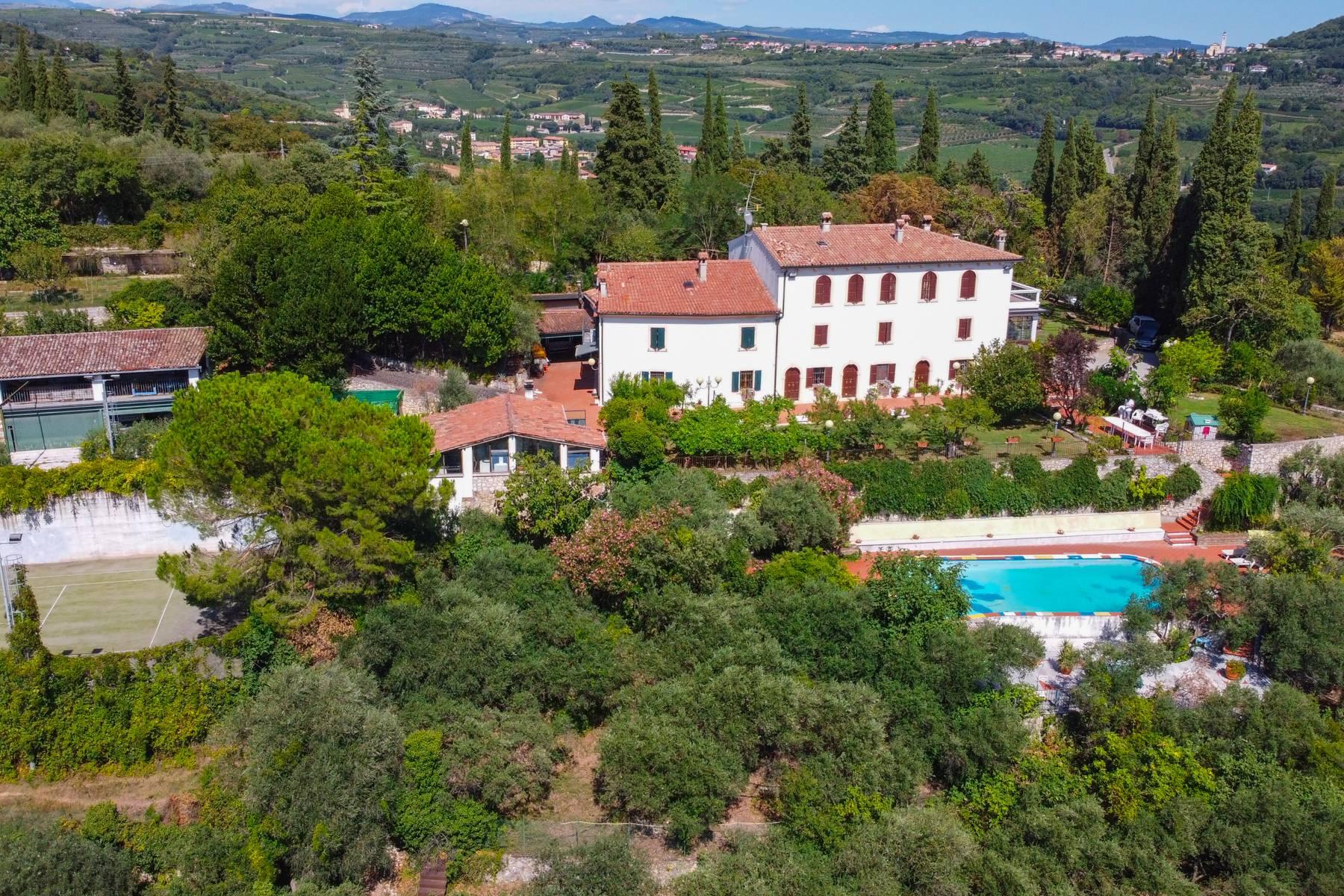 Villa de campagne historique avec piscine et court de tennis avec domaine dans les collines de Vérone - 26