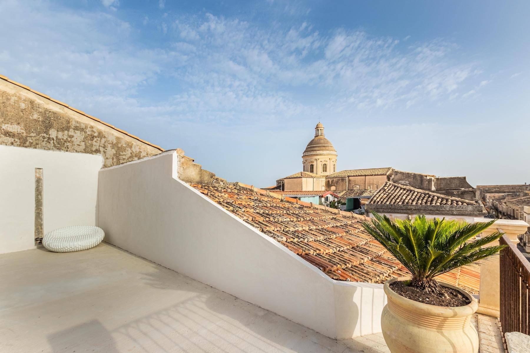 Elegant apartment with terrace in the historic center of Noto - 5