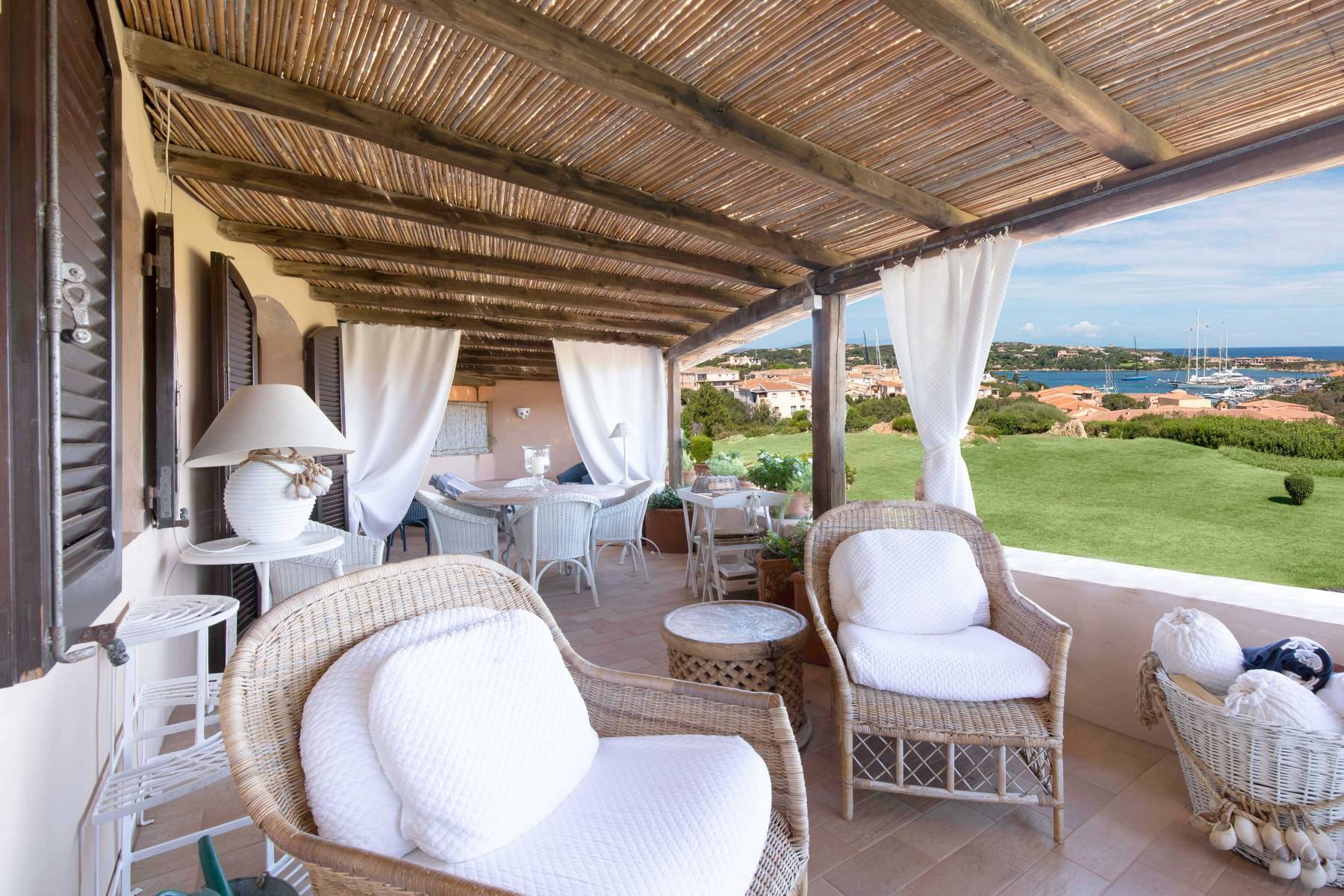 Elegant and cozy apartment overlooking the sea and the marina of Porto Cervo - 2