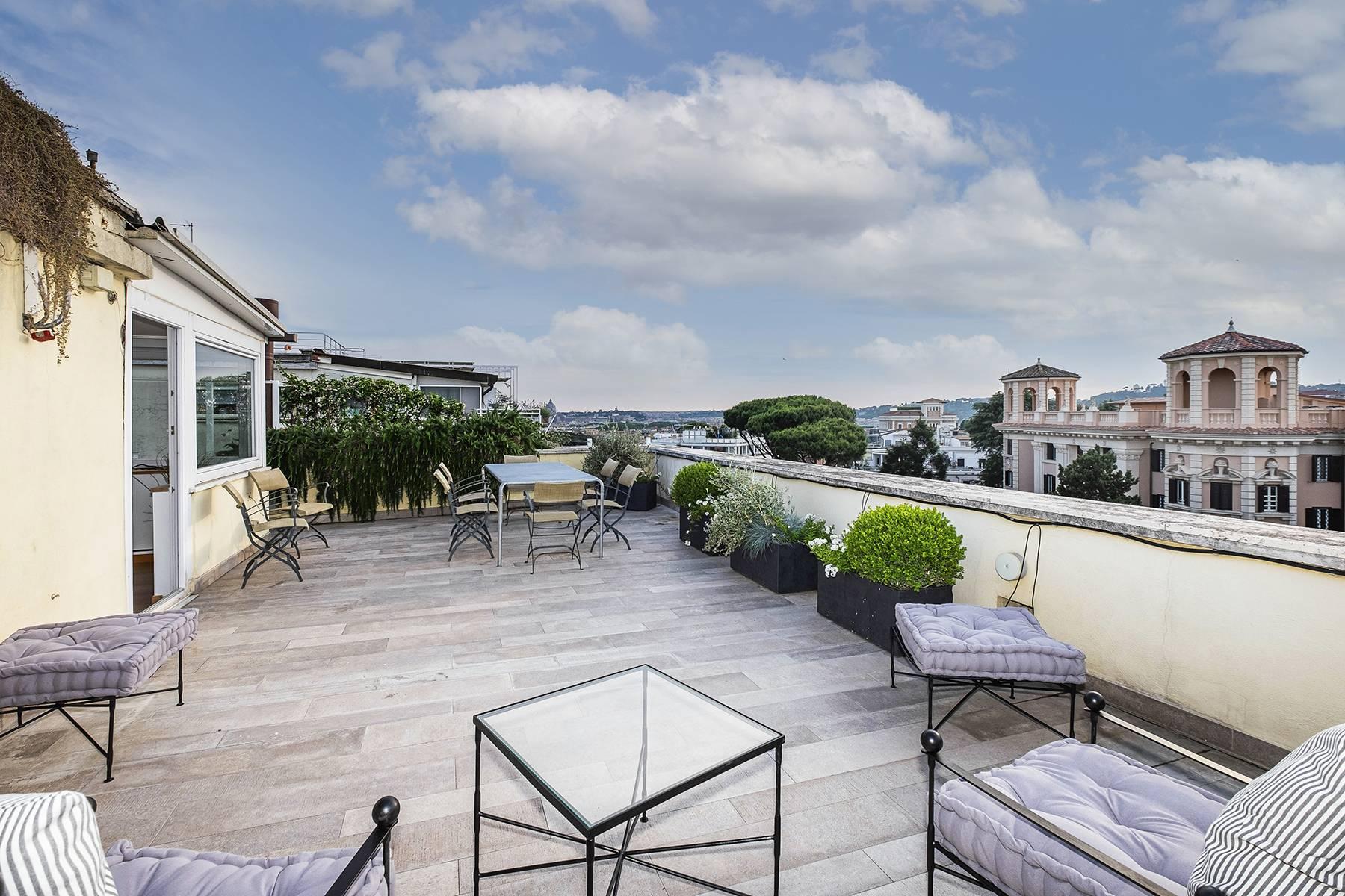 Moderne Penthouse mit einer herrlichen 70 qm großen Terrasse nur einen Steinwurf von der Villa Borghese entfernt - 10