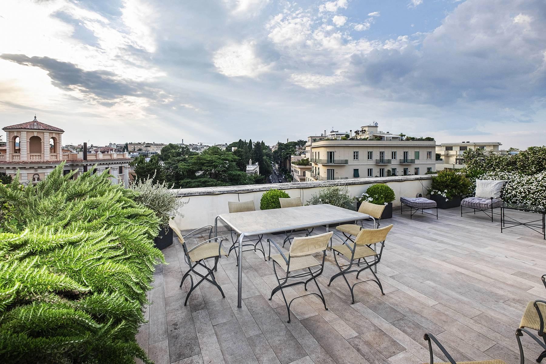 Moderne Penthouse mit einer herrlichen 70 qm großen Terrasse nur einen Steinwurf von der Villa Borghese entfernt - 1