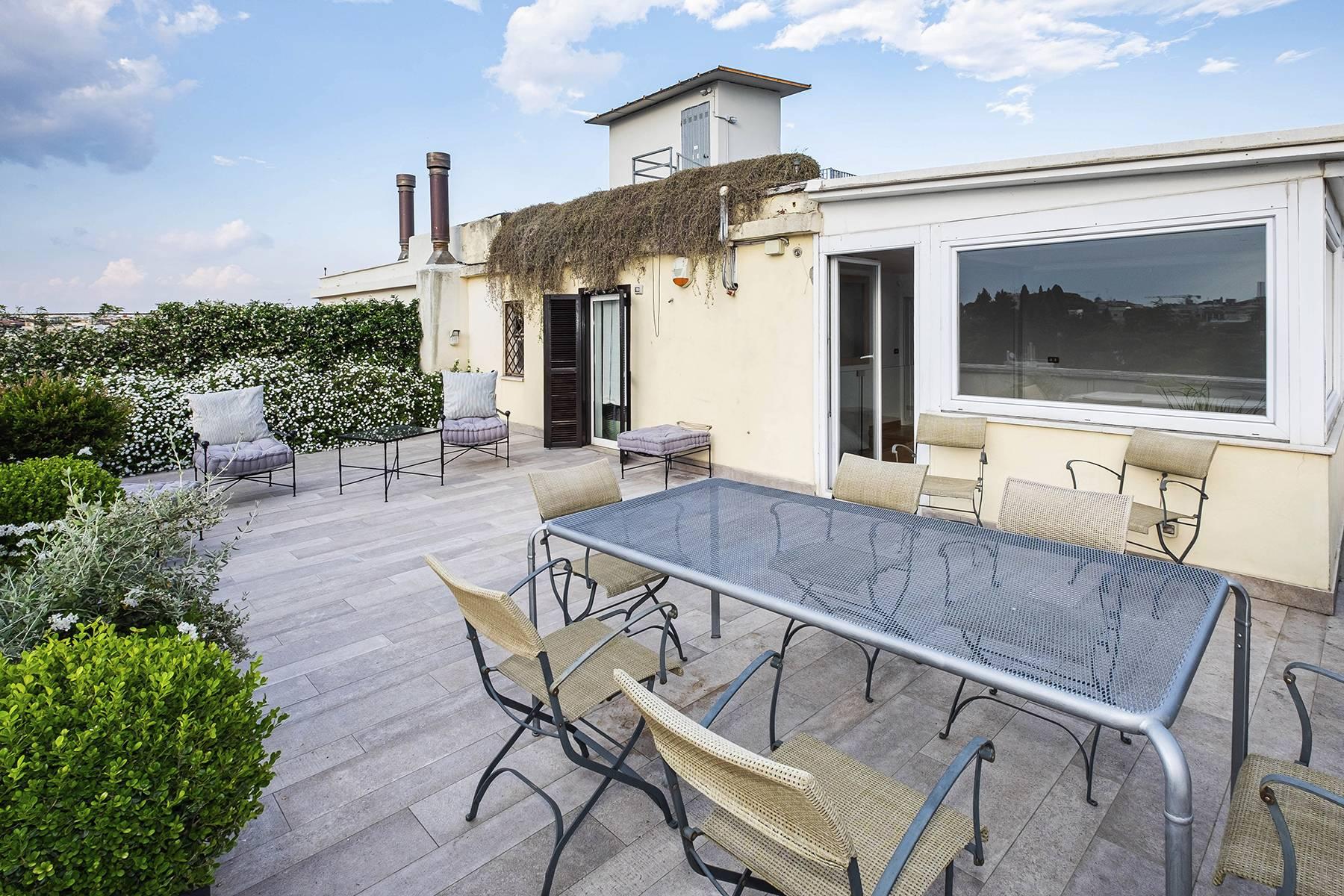 Modern penthouse with stunning 70 sqm terrace a stone's throw from Villa Borghese - 12