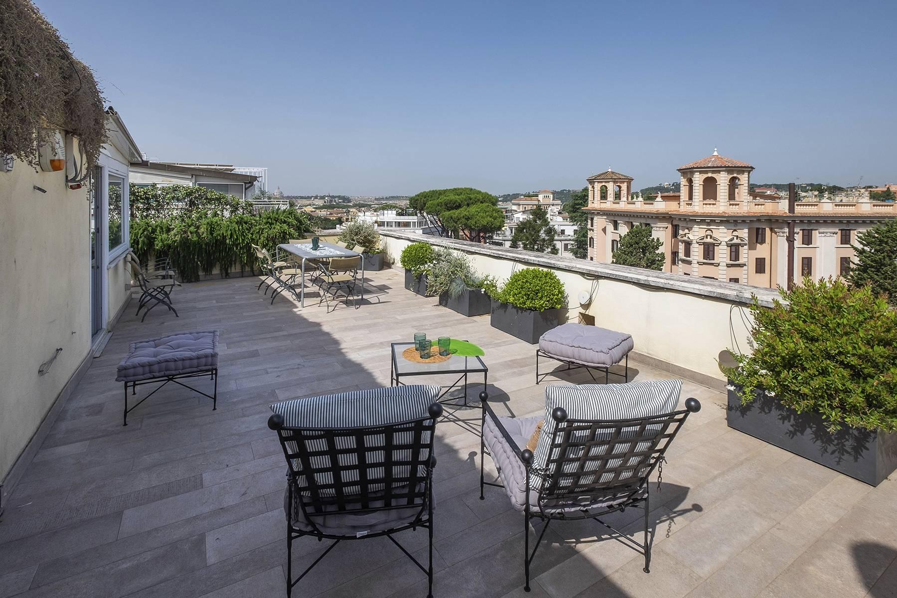 Moderne Penthouse mit einer herrlichen 70 qm großen Terrasse nur einen Steinwurf von der Villa Borghese entfernt - 35