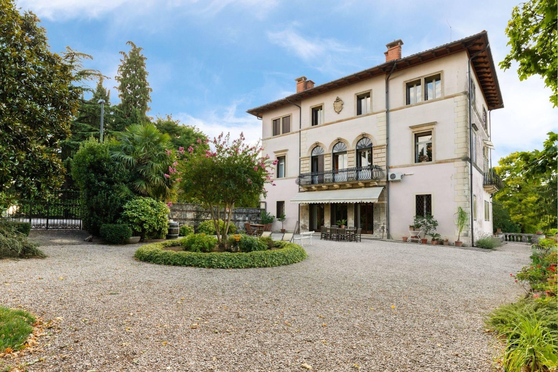 Elegant historic villa with private park on top of Monte Berico - 1