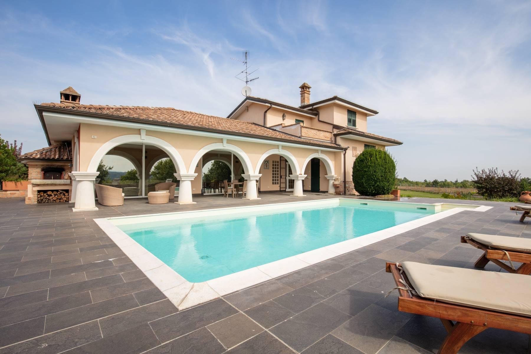 Splendida villa con piscina sui colli di Piacenza - 1