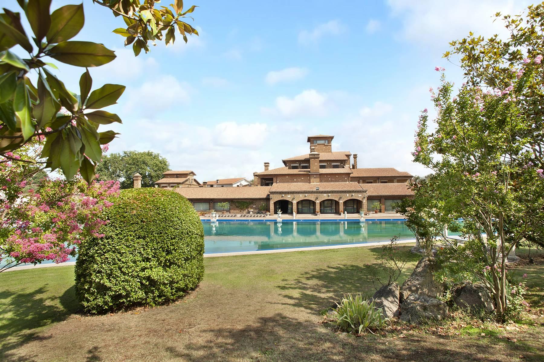 Elegante Villa mit Pool - 1