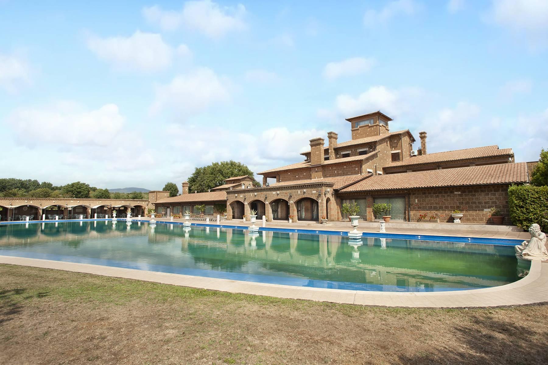 Elegante Villa mit Pool - 7
