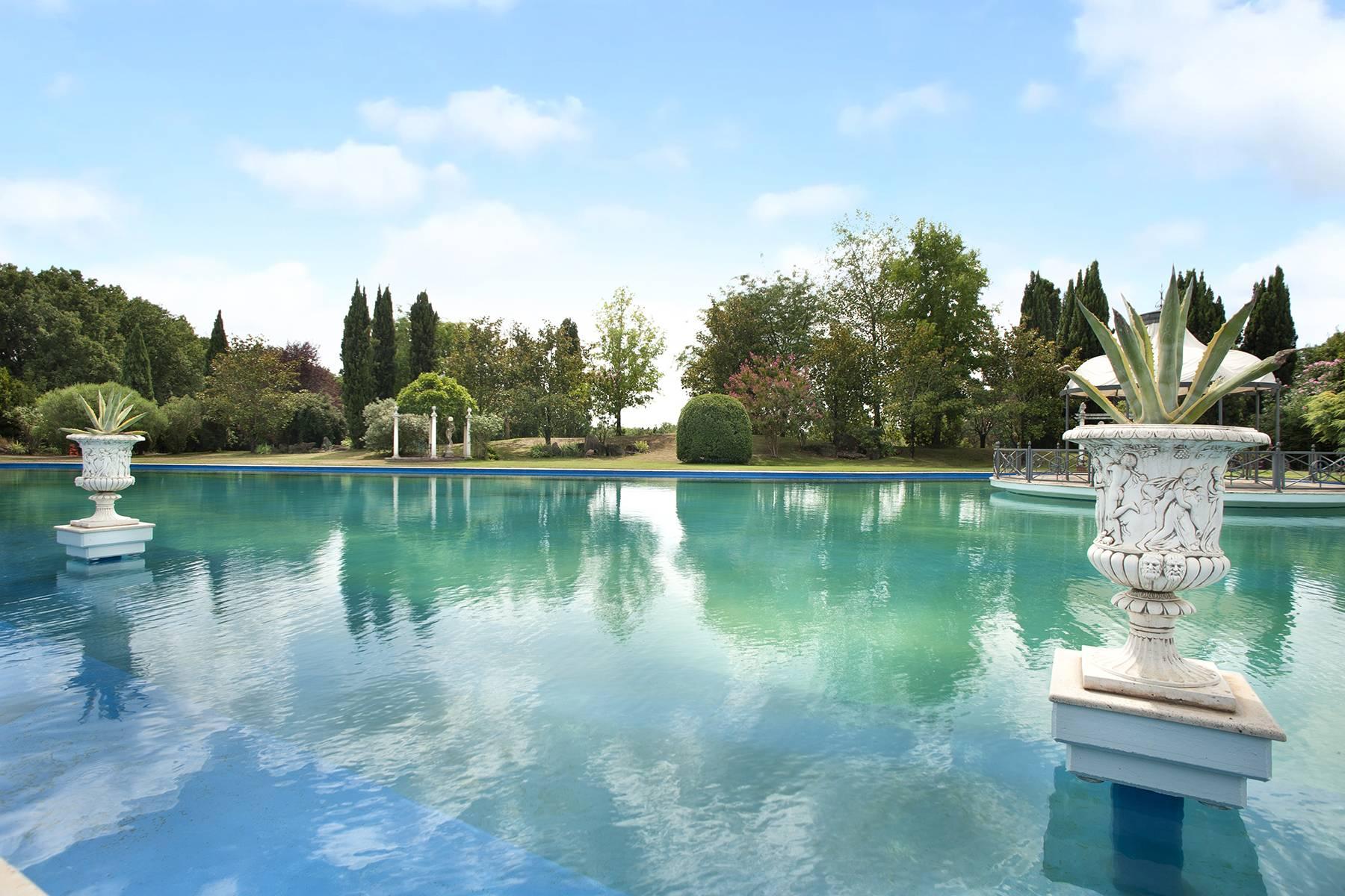 Elegant property with swimming pool - 15