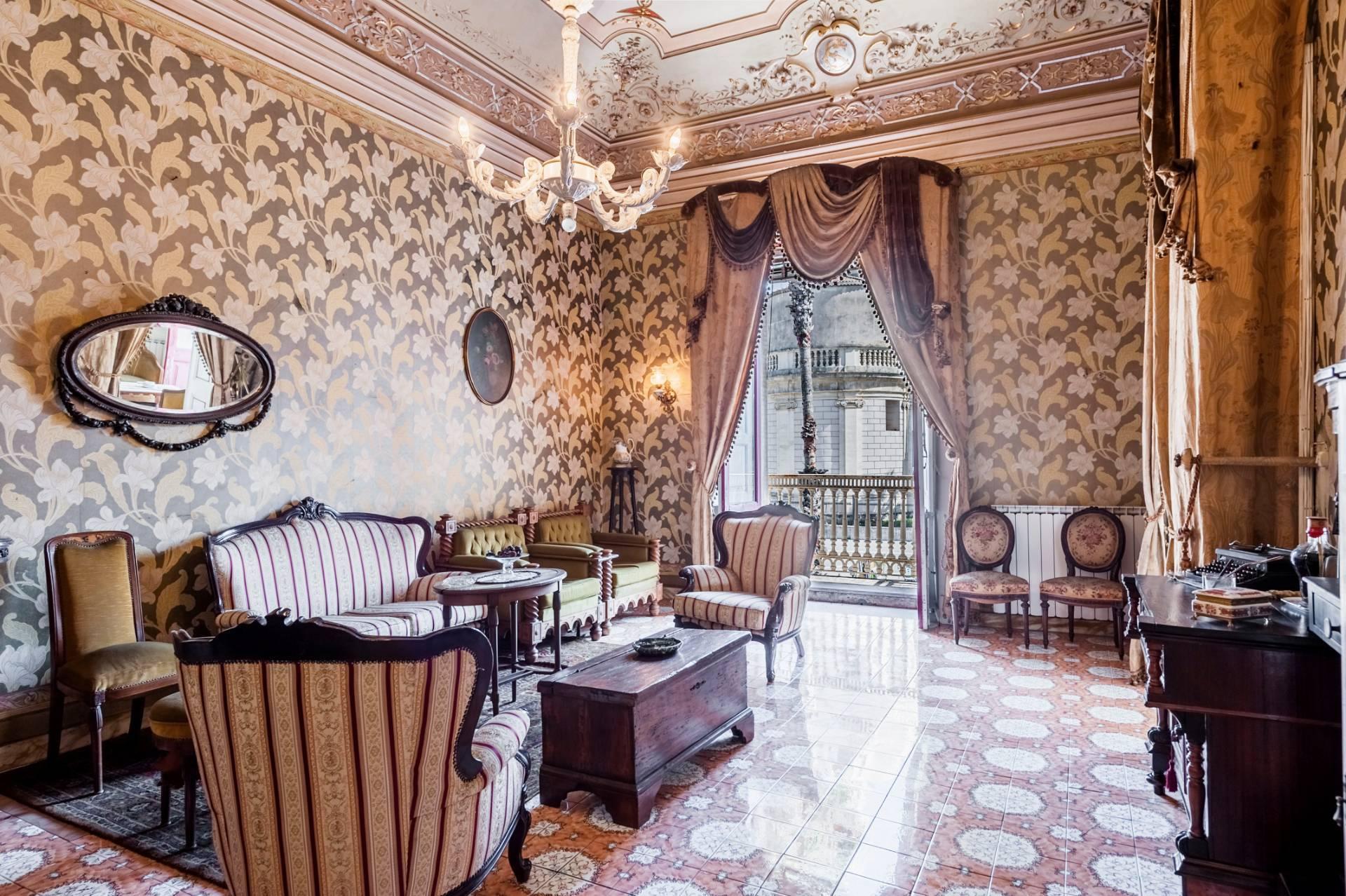 elegant apartment in the heart of Piazza Duomo - 4