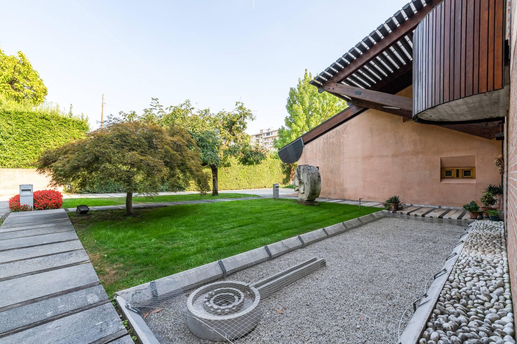 Elegant villa d'auteur with garden and works of art in the center of the city - 27