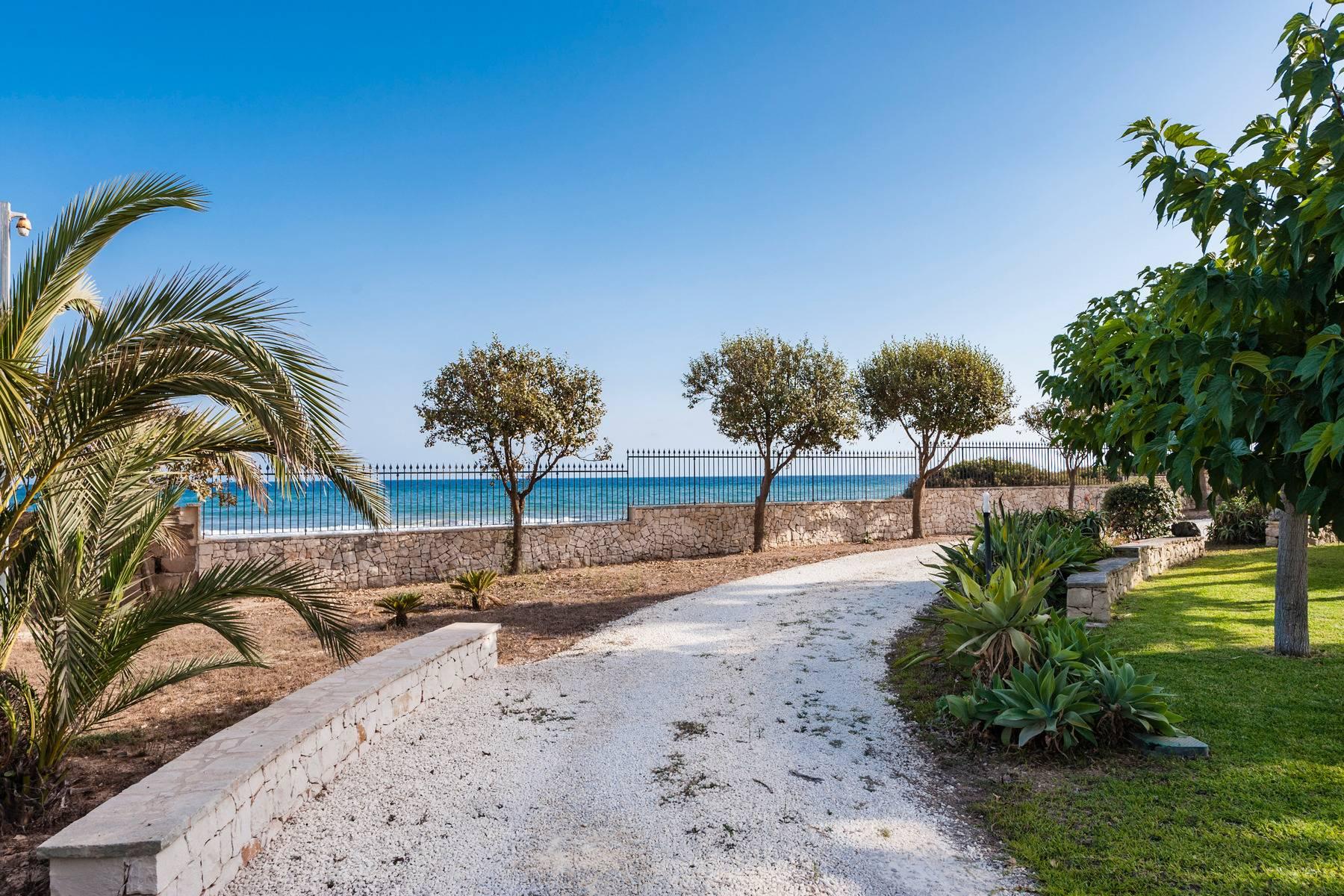 Exklusive Villa am Meer mit eigenem Zugang zum Strand - 4