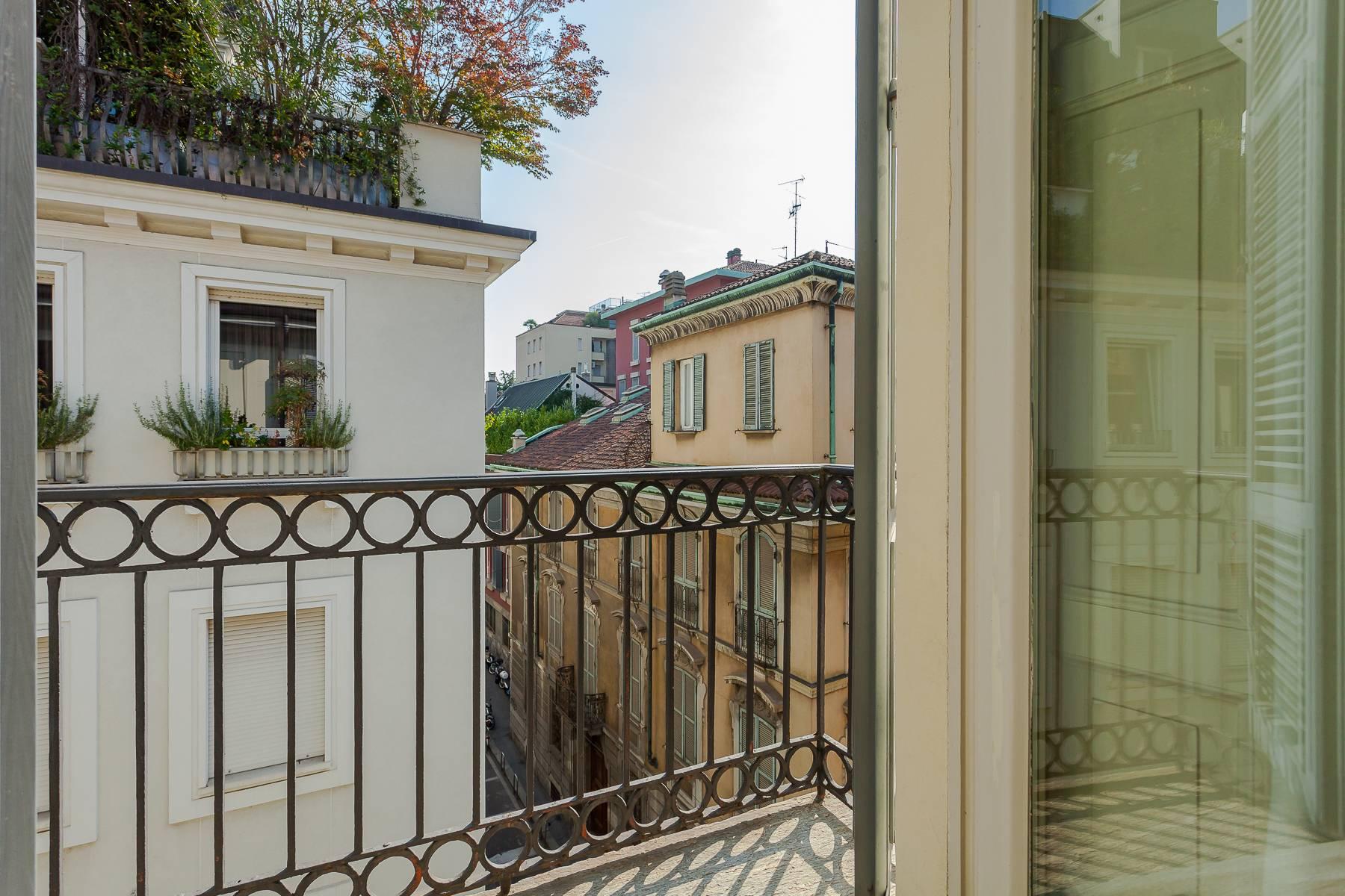 Charming penthouse with small terrace in the historic center - 3