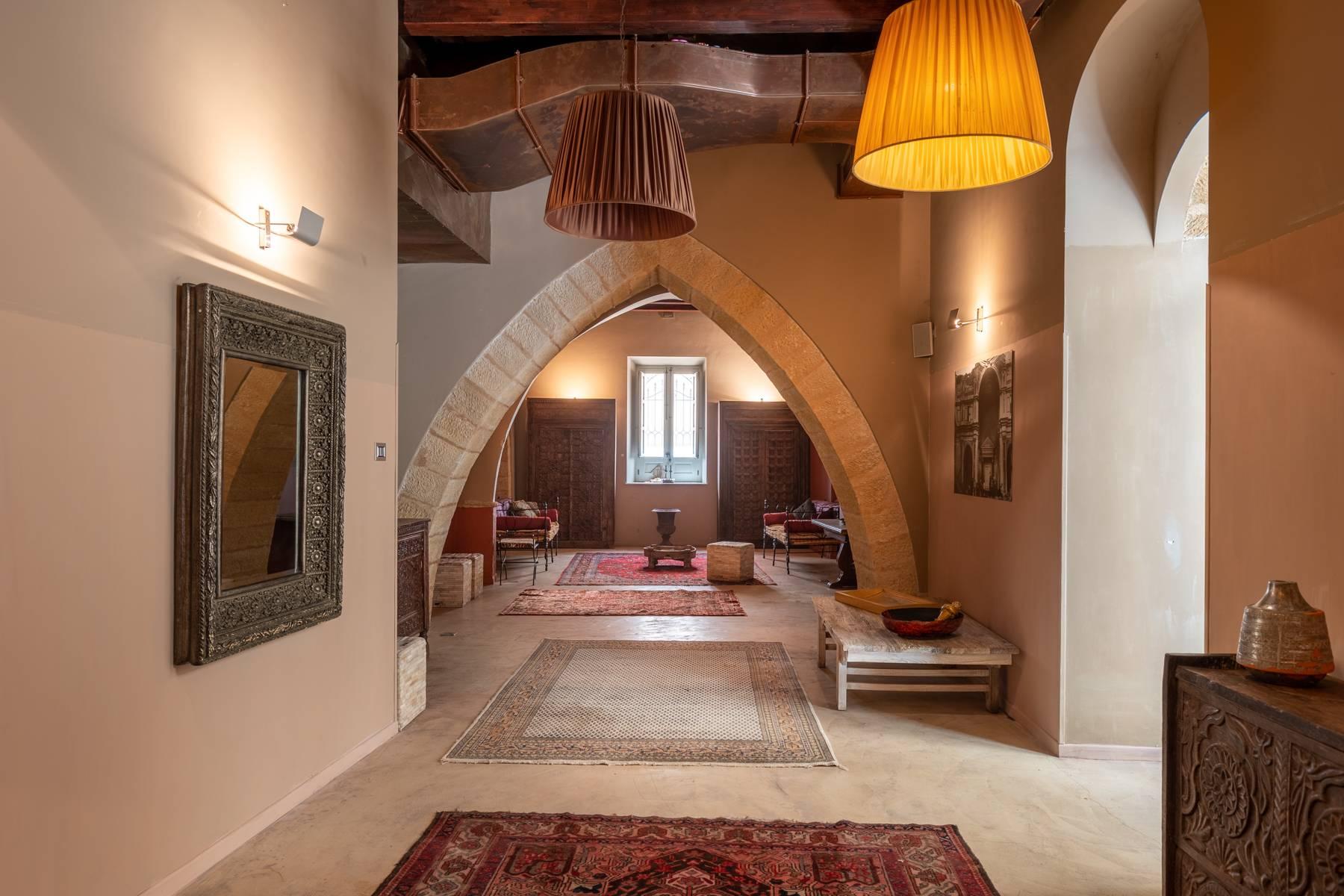 Elegant 16th century Palace located in the heart of oldtown in Salemi - 17