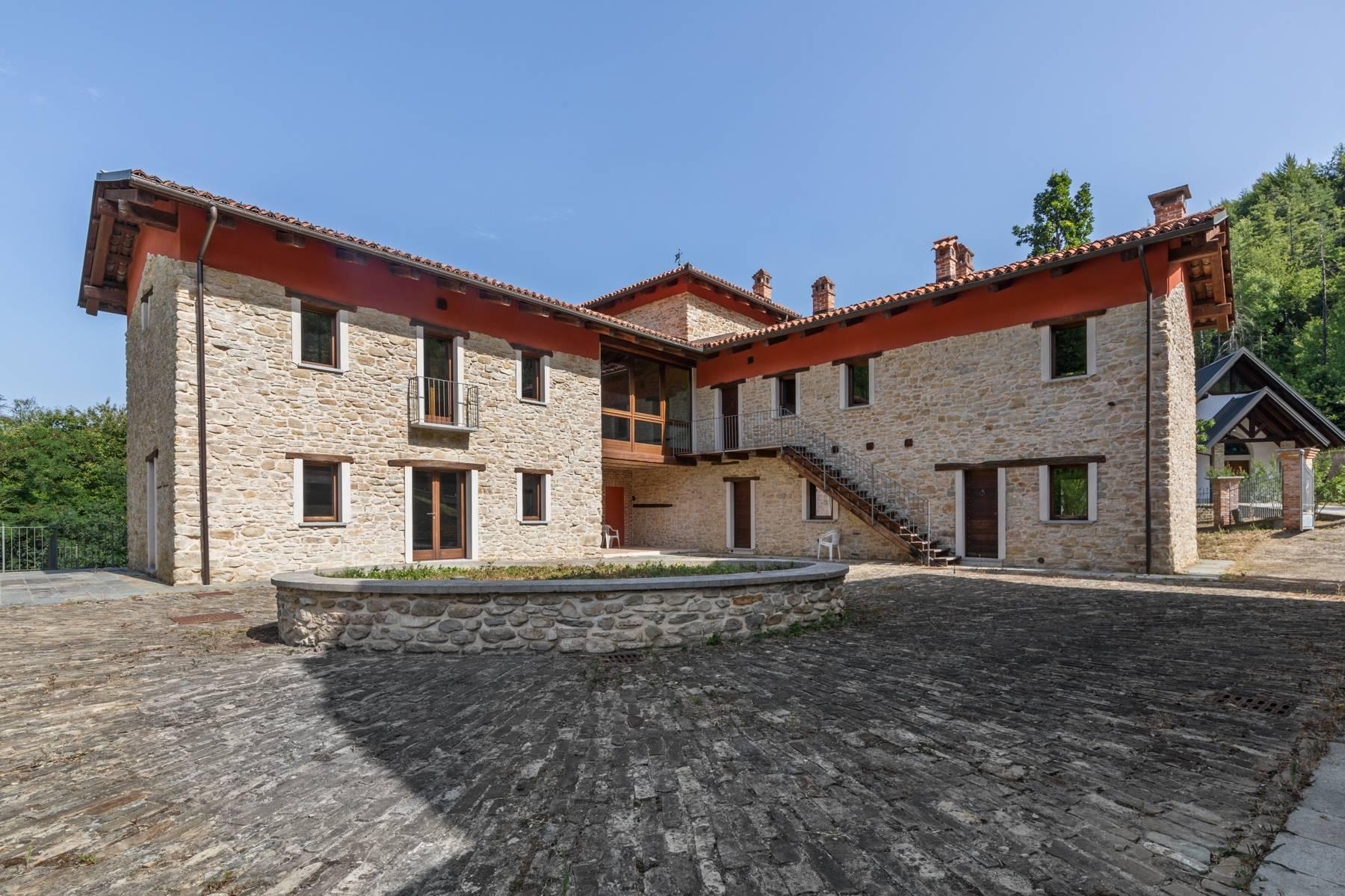 Lovely small private village in the Langhe region - 1