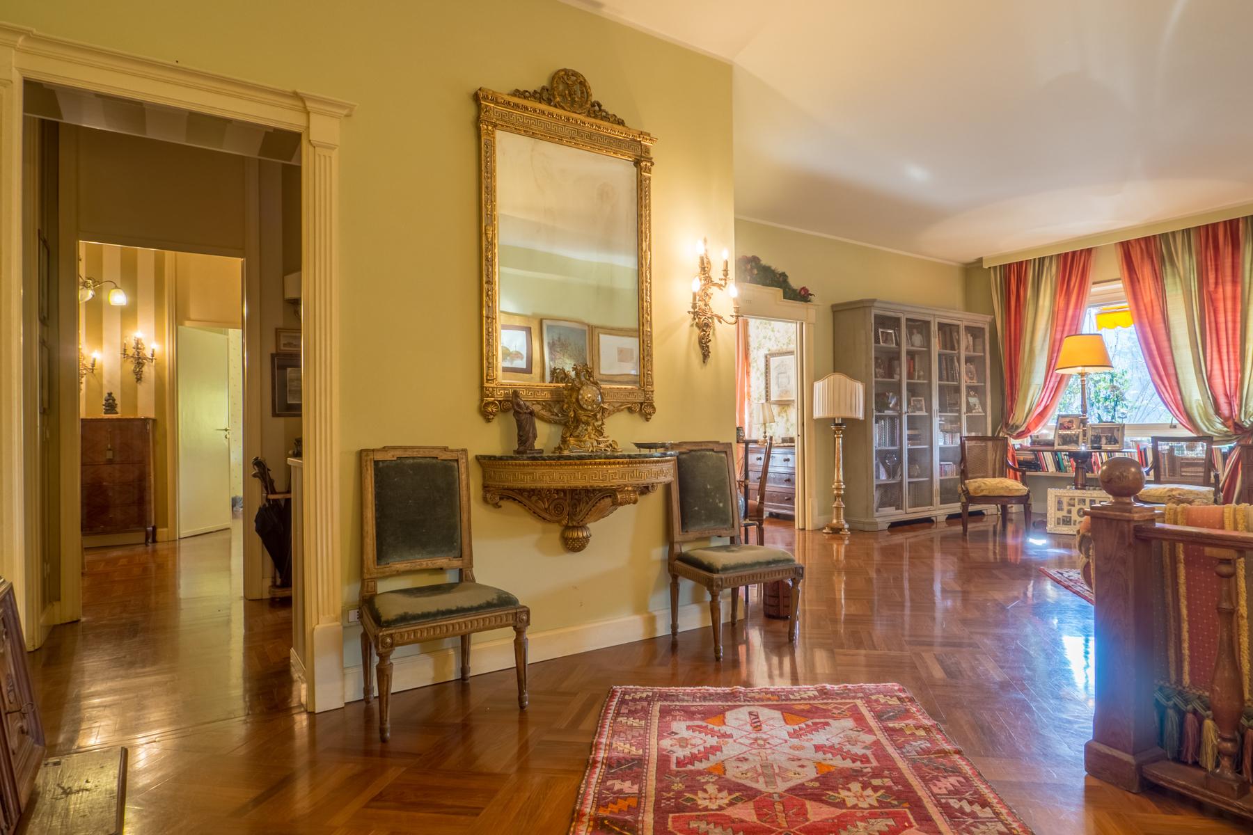 Elegant apartment with terrace at the foot of the hill of Turin - 4