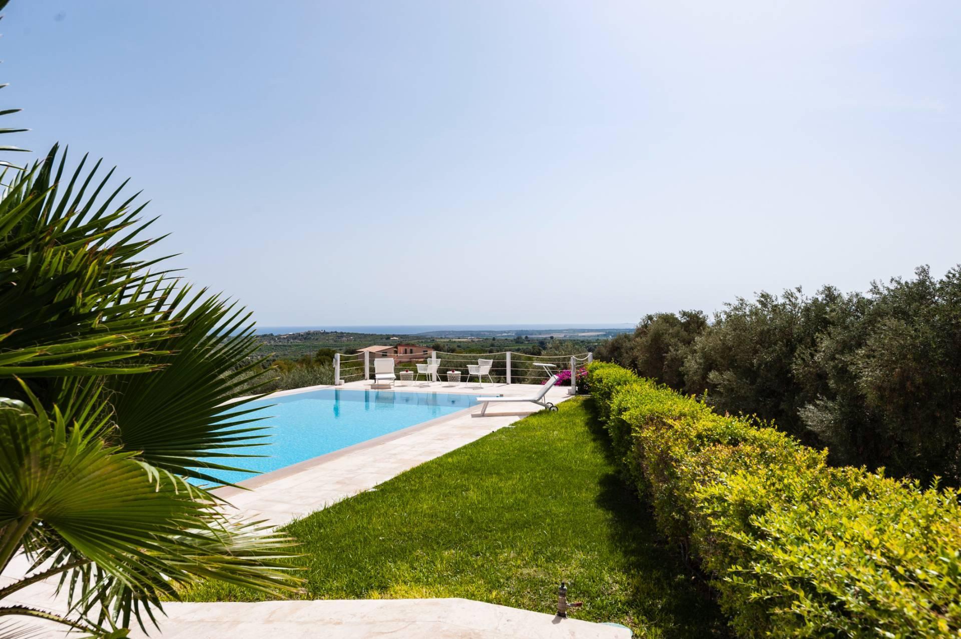 Prestigious villa with swimming pool overlooking the sea - 24