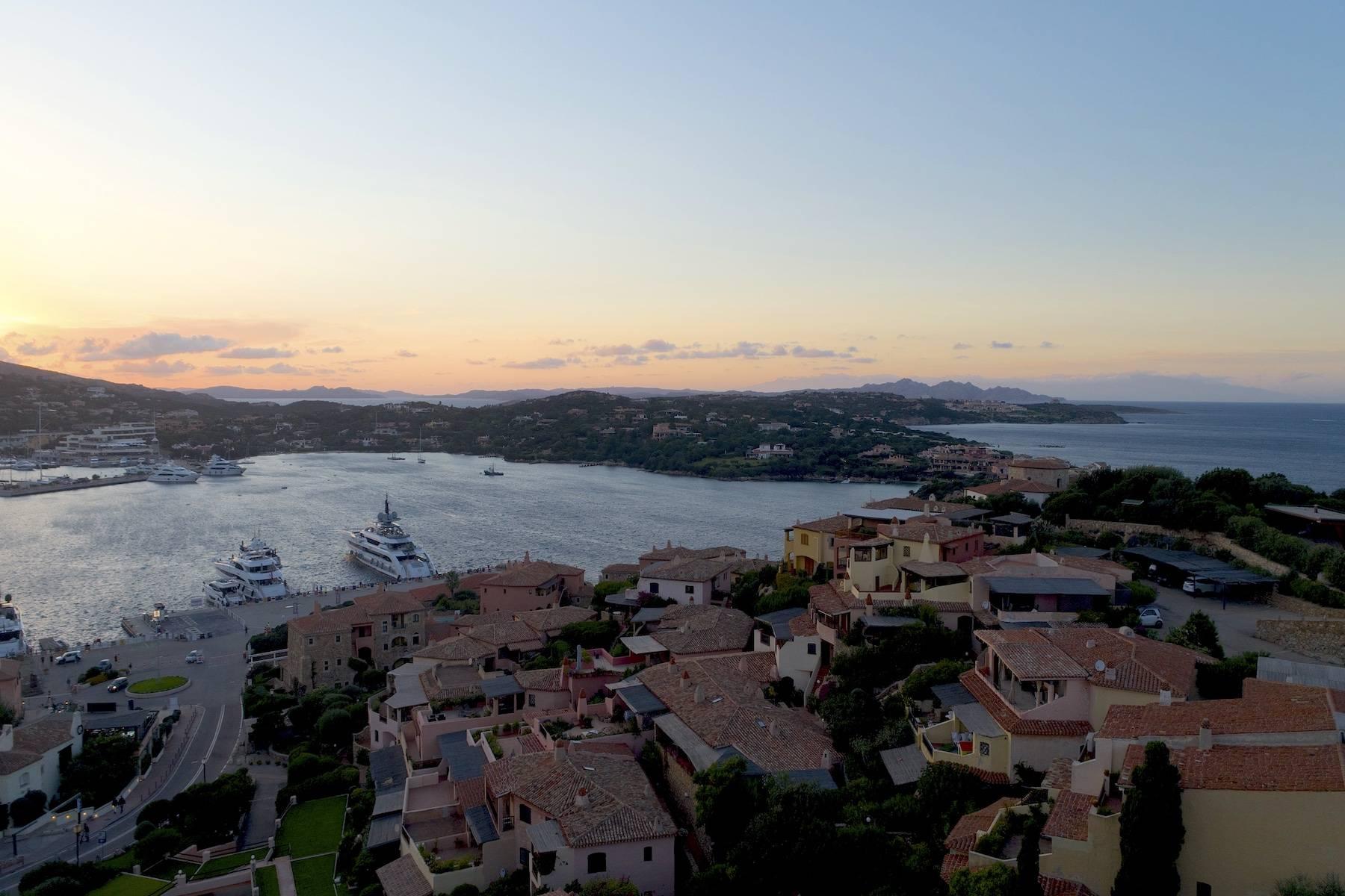 Богатая частная вилла с прекрасным панорамным видом на залив и пристань Порто Черво. - 31