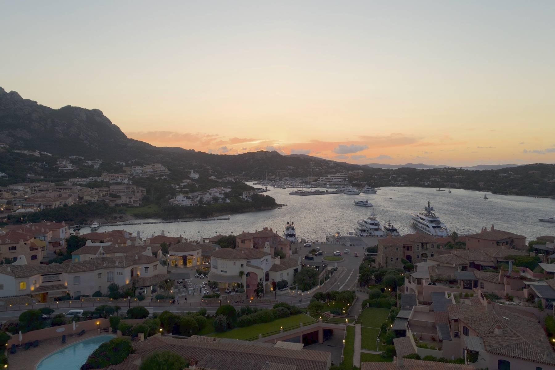 Богатая частная вилла с прекрасным панорамным видом на залив и пристань Порто Черво. - 32