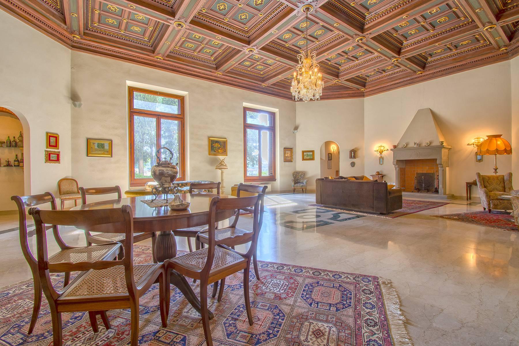 Exquisite apartment in a historic villa - 6