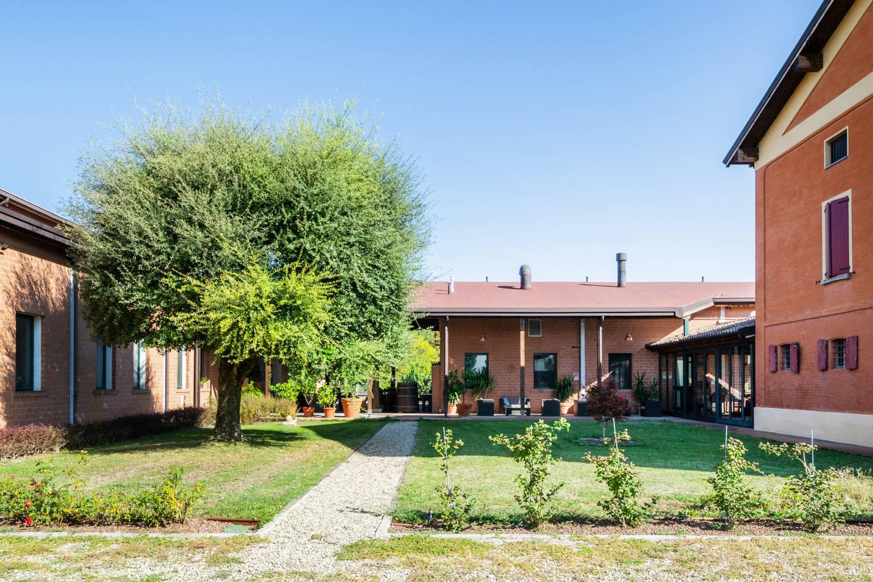 Bauernhaus mit Restaurant in der Landschaft von Modena - 20
