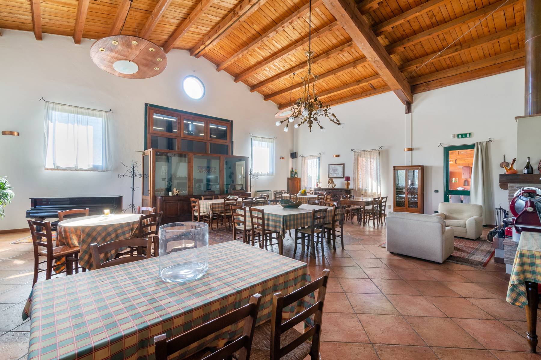 Bauernhaus mit Restaurant in der Landschaft von Modena - 11