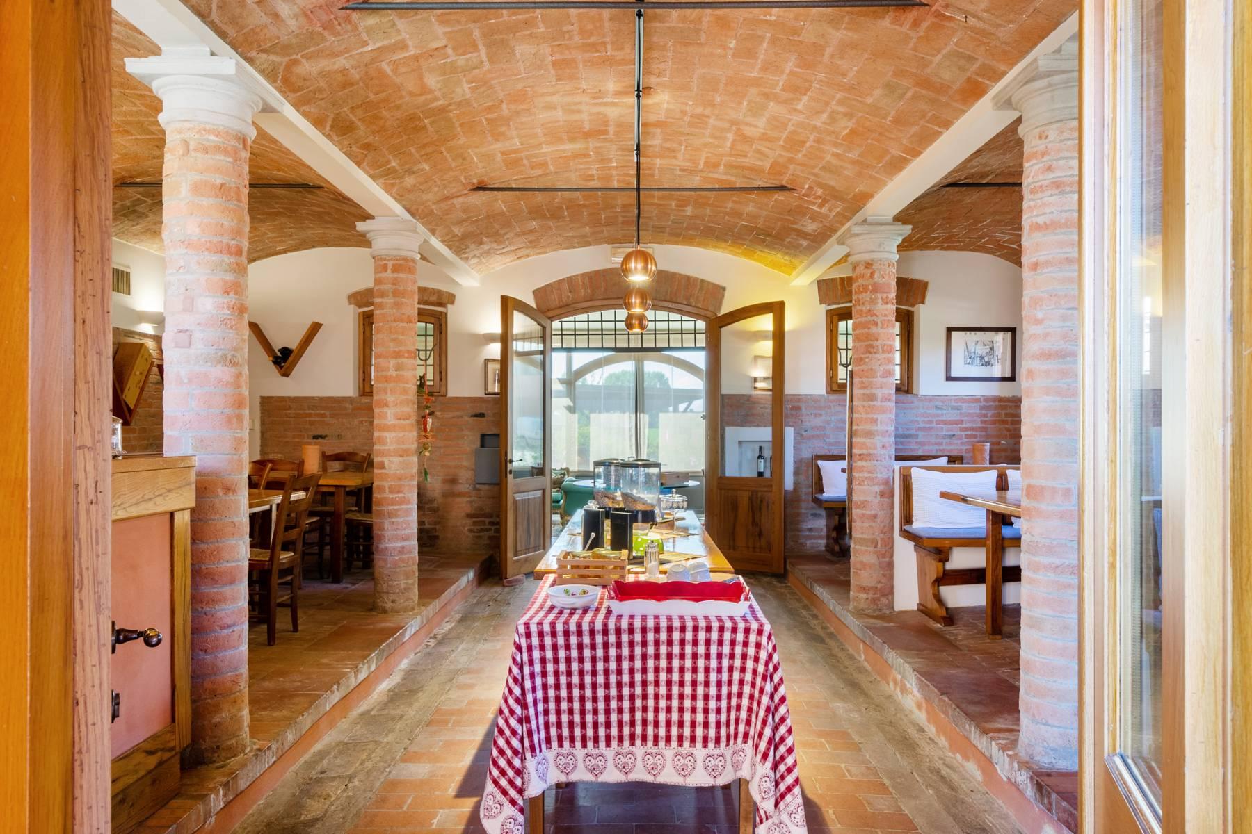 Bauernhaus mit Restaurant in der Landschaft von Modena - 9