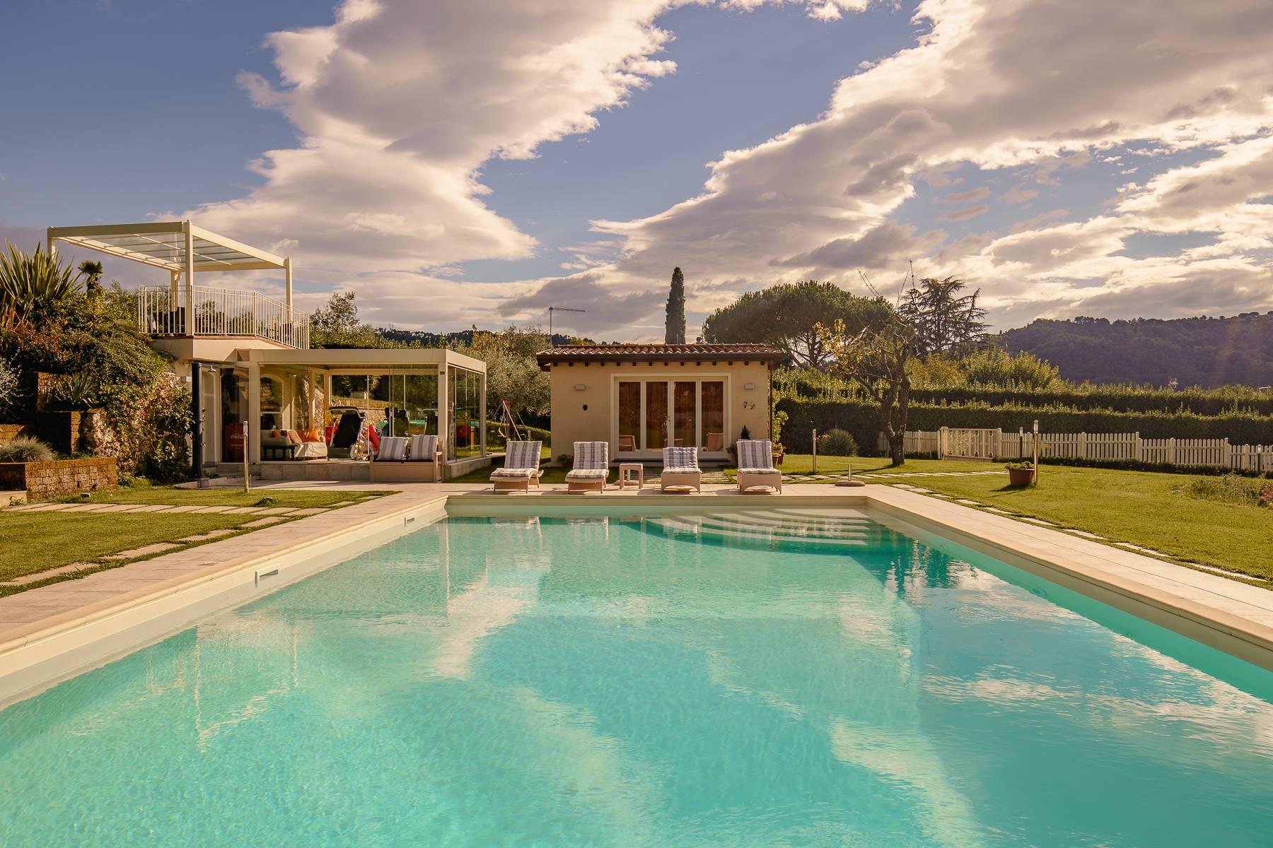 Villa mit Pool auf den Hügeln von Camaiore - 7
