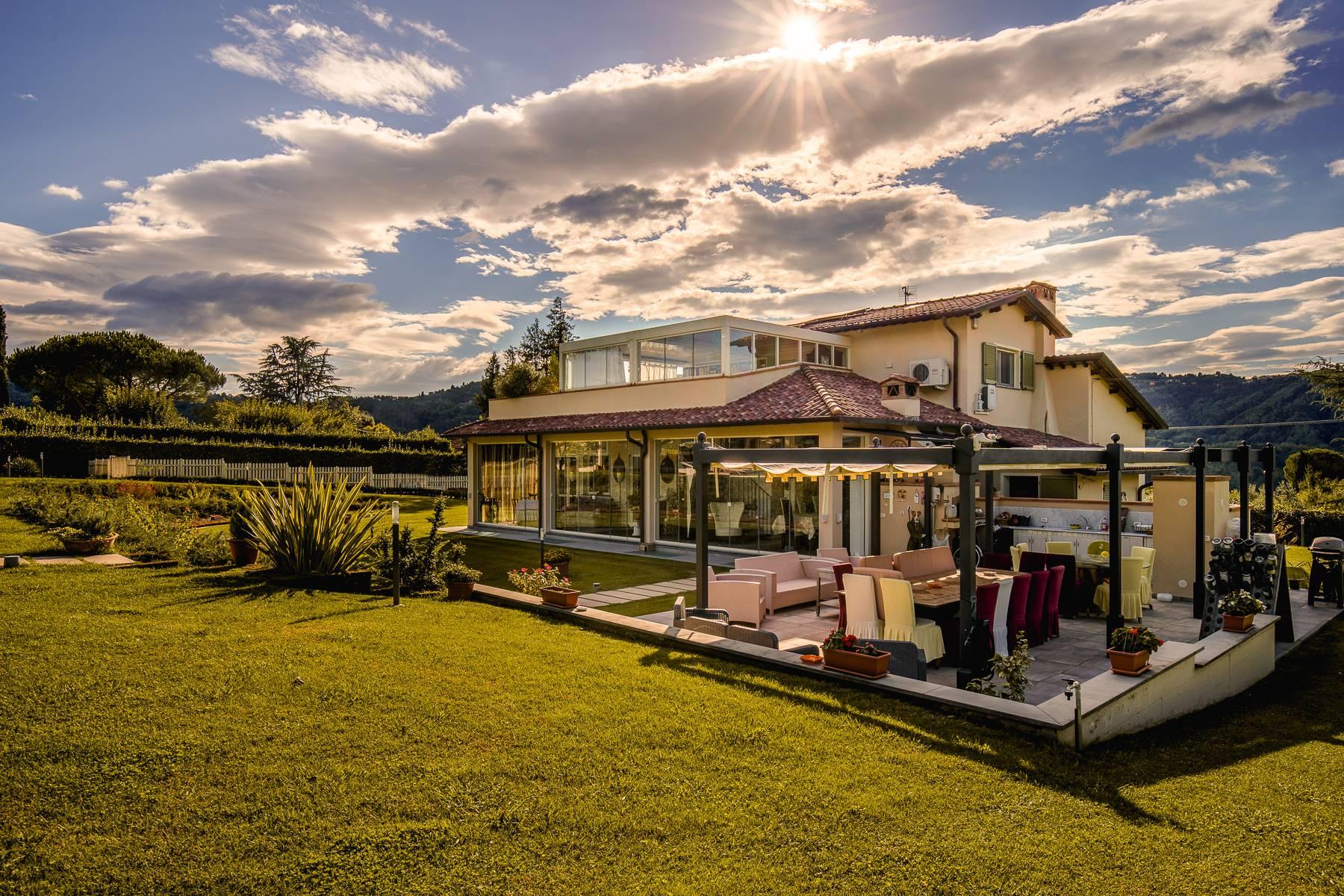Villa mit Pool auf den Hügeln von Camaiore - 2