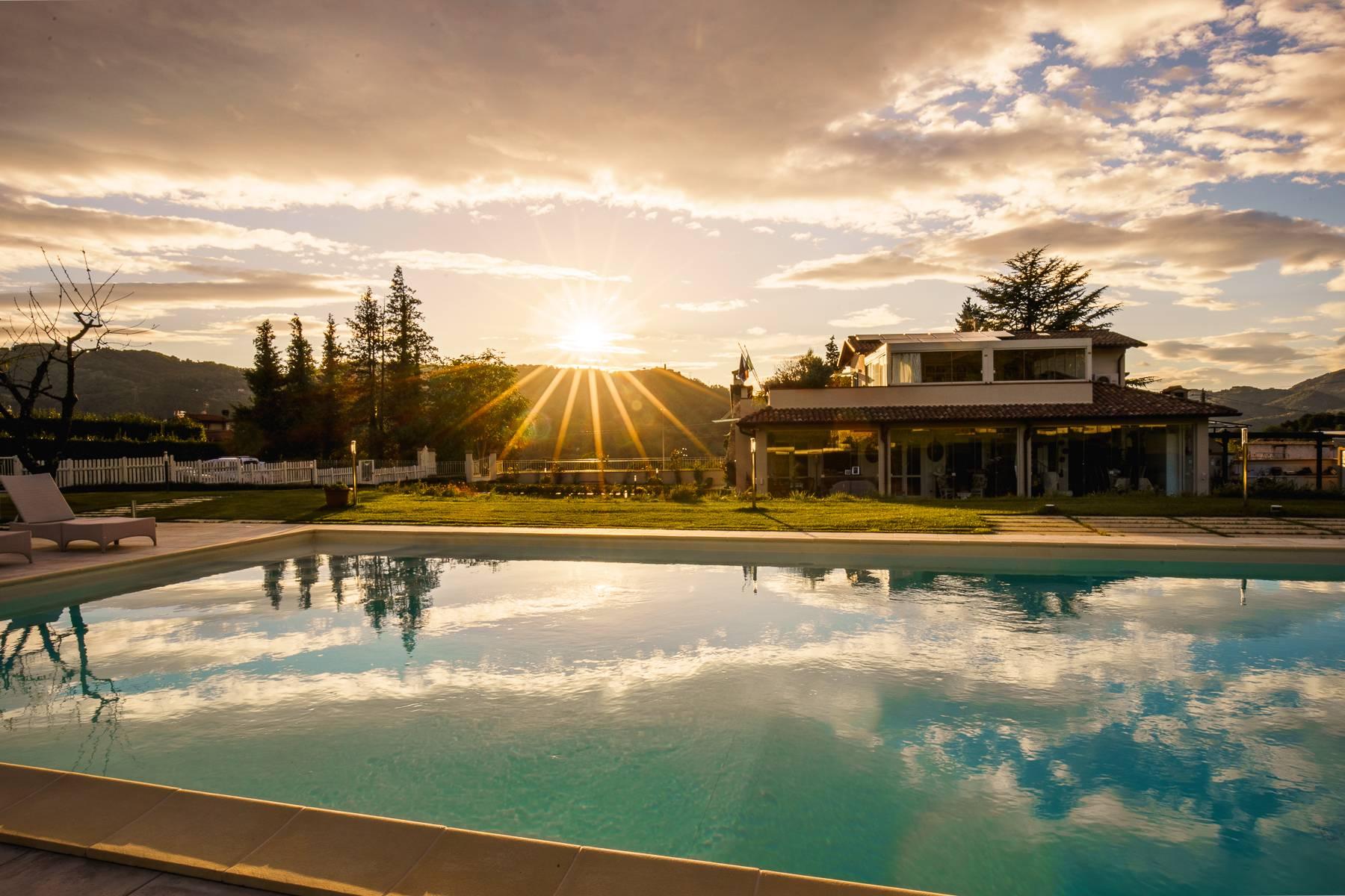 Villa mit Pool auf den Hügeln von Camaiore - 1