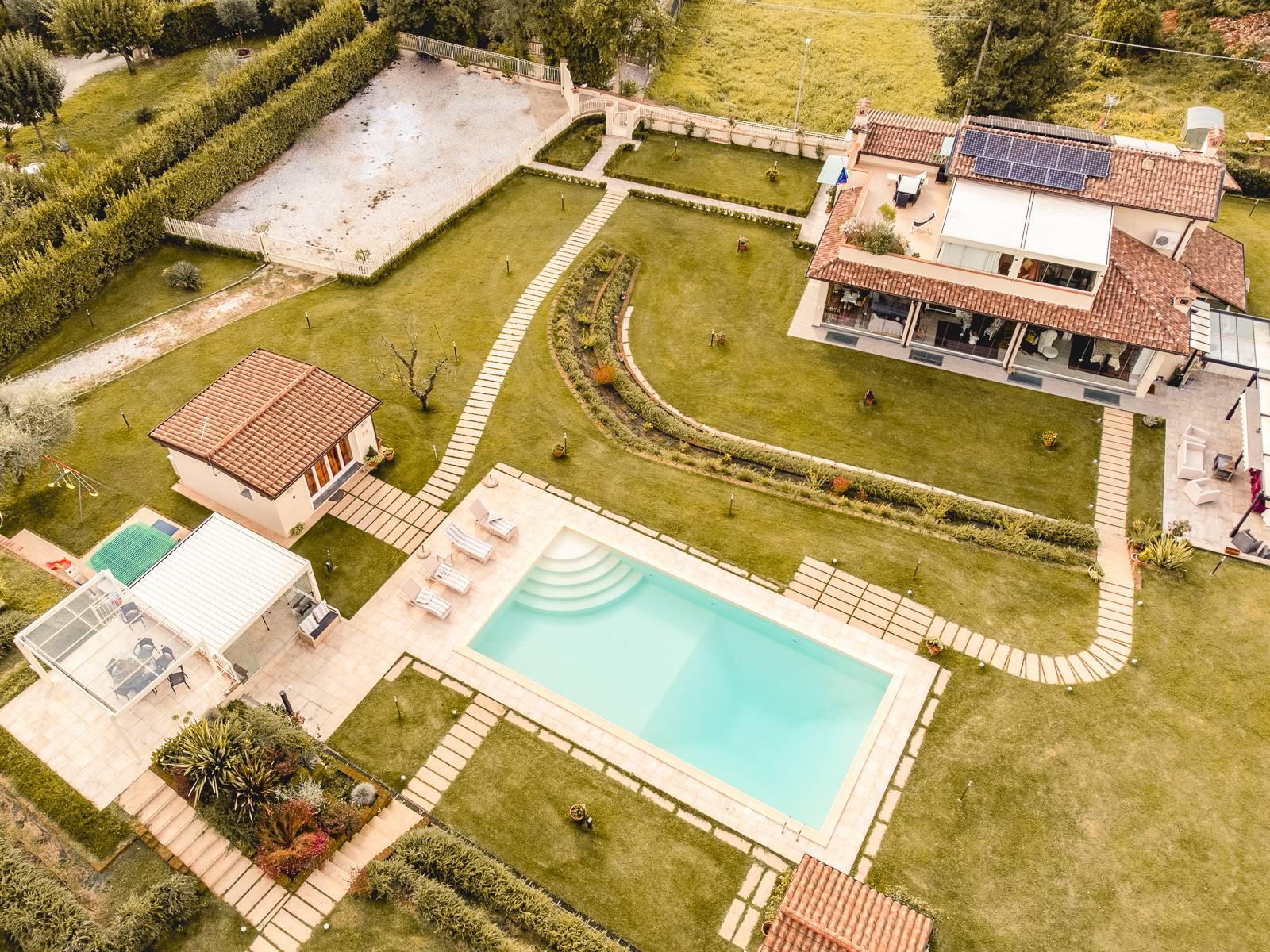 Villa mit Pool auf den Hügeln von Camaiore - 22