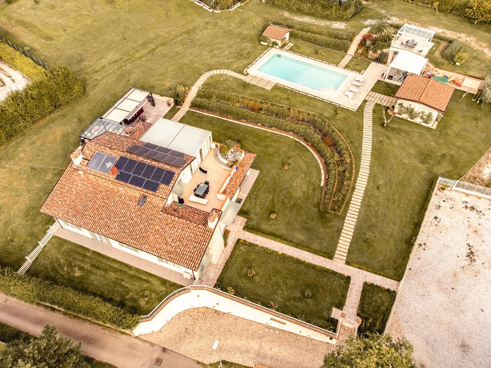 Villa mit Pool auf den Hügeln von Camaiore - 23