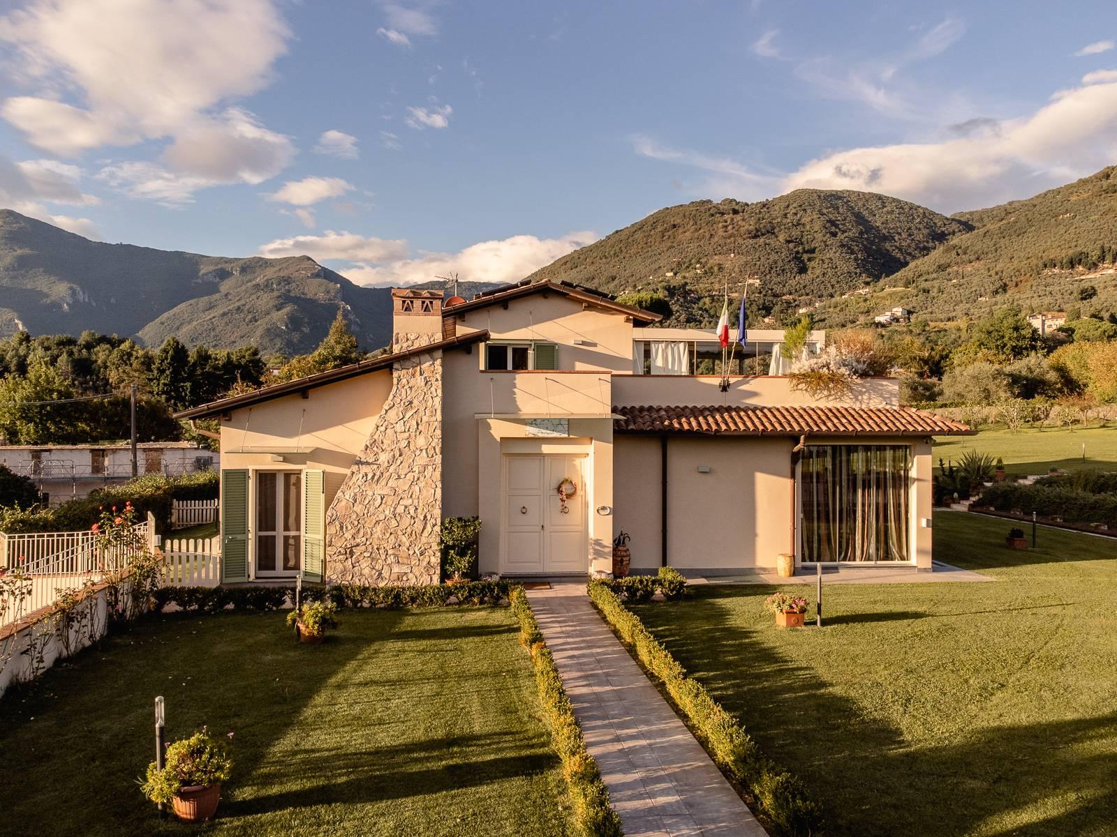 Villa with pool on the hills of Camaiore - 25