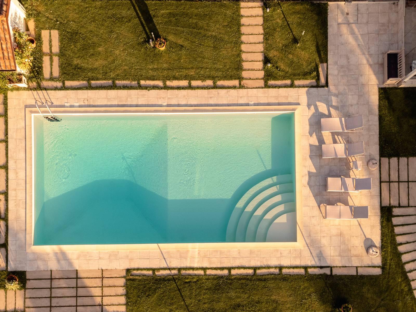 Villa mit Pool auf den Hügeln von Camaiore - 3