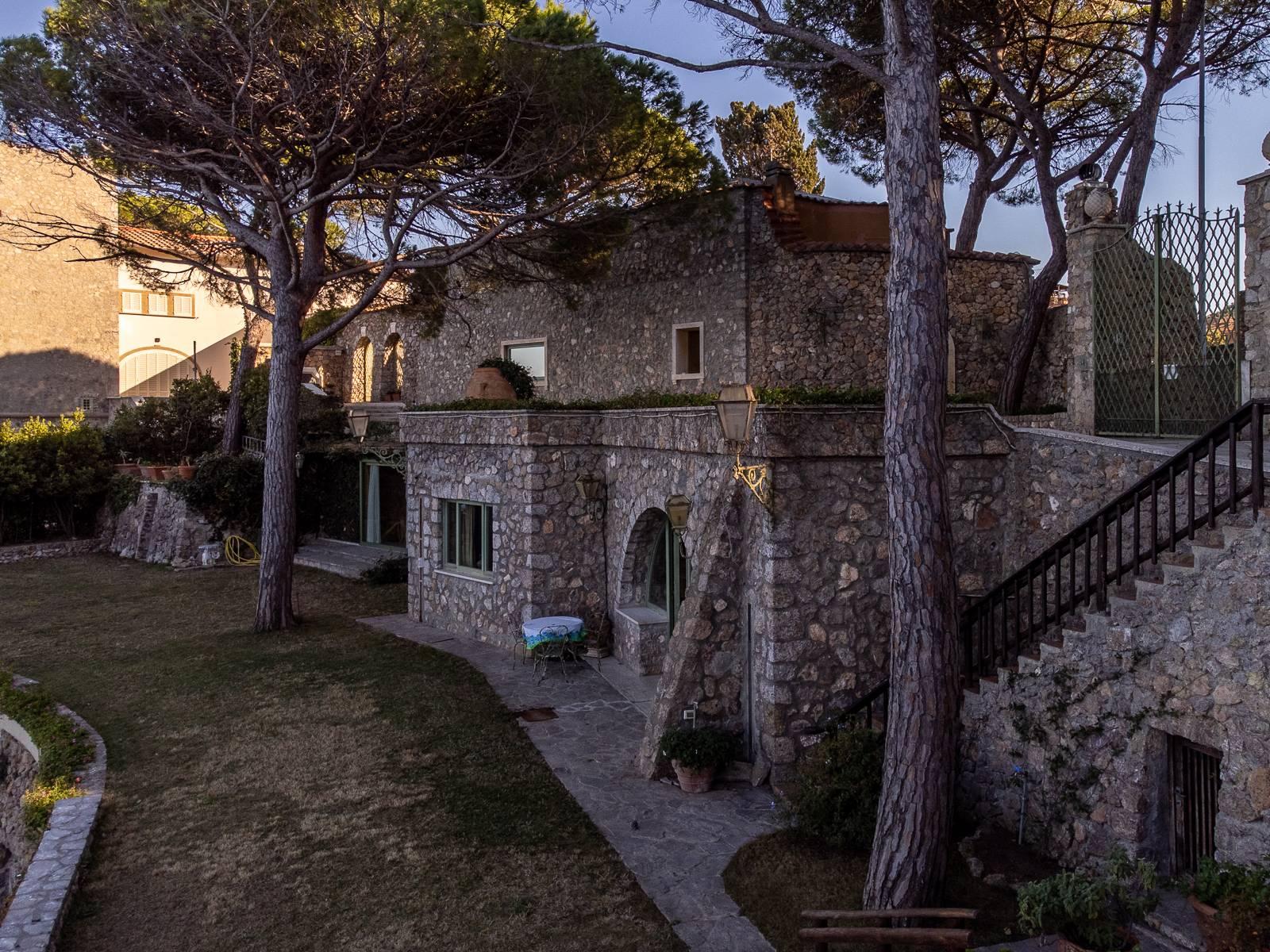 Villa in einzigartiger Lage mit Blick auf die Bucht von Porto Santo Stefano - 27