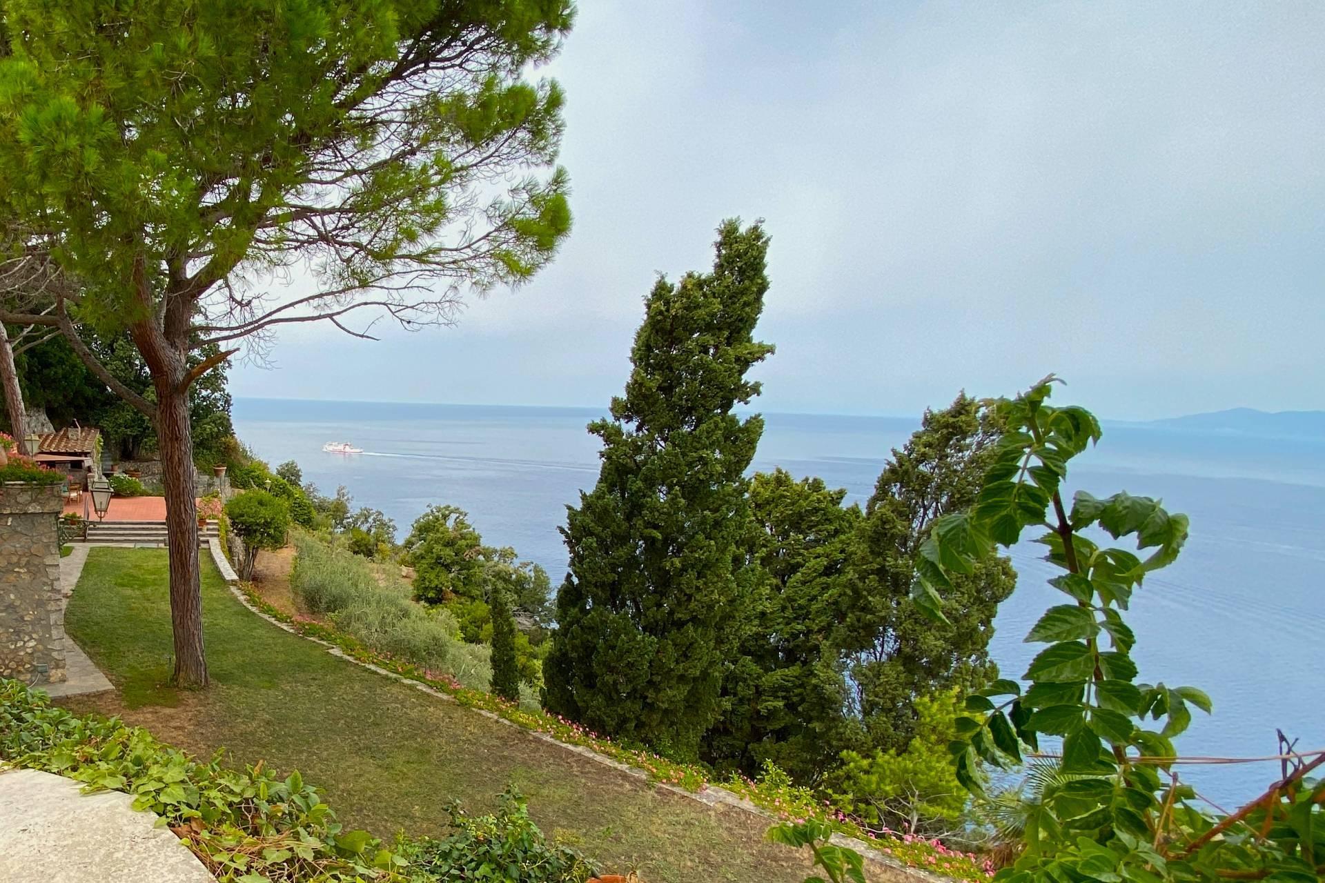 Villa in einzigartiger Lage mit Blick auf die Bucht von Porto Santo Stefano - 8