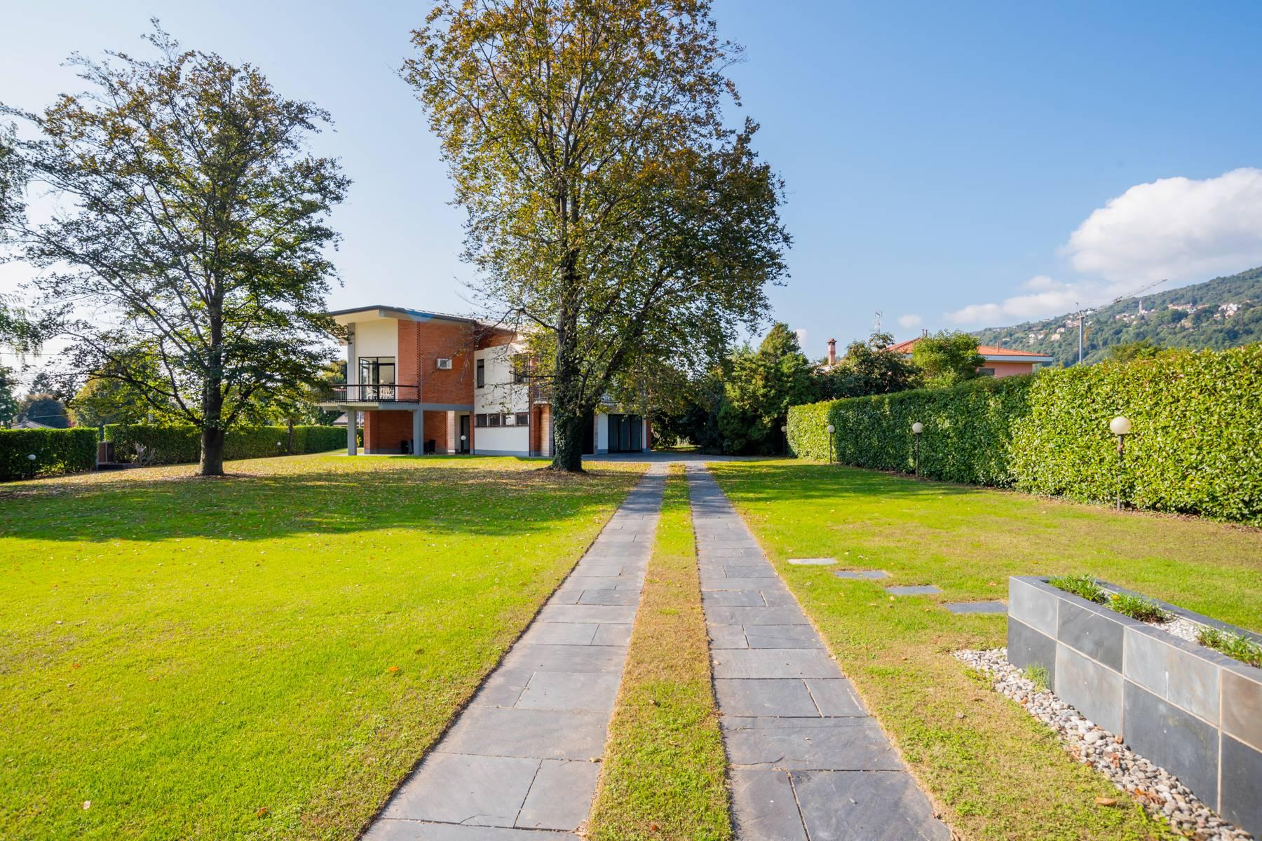 Villa with swimming pool very close from the lake and the center of Lesa - 36