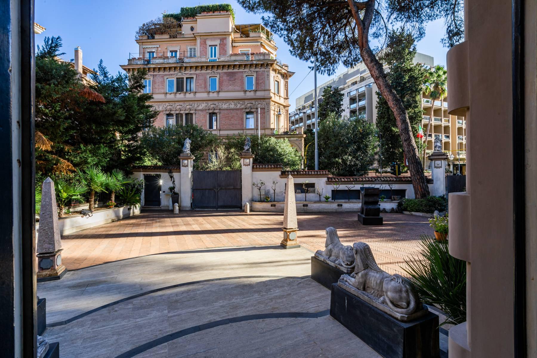 Superbe villa, unique en son genre, face  au parc de Villa Borghese - 33